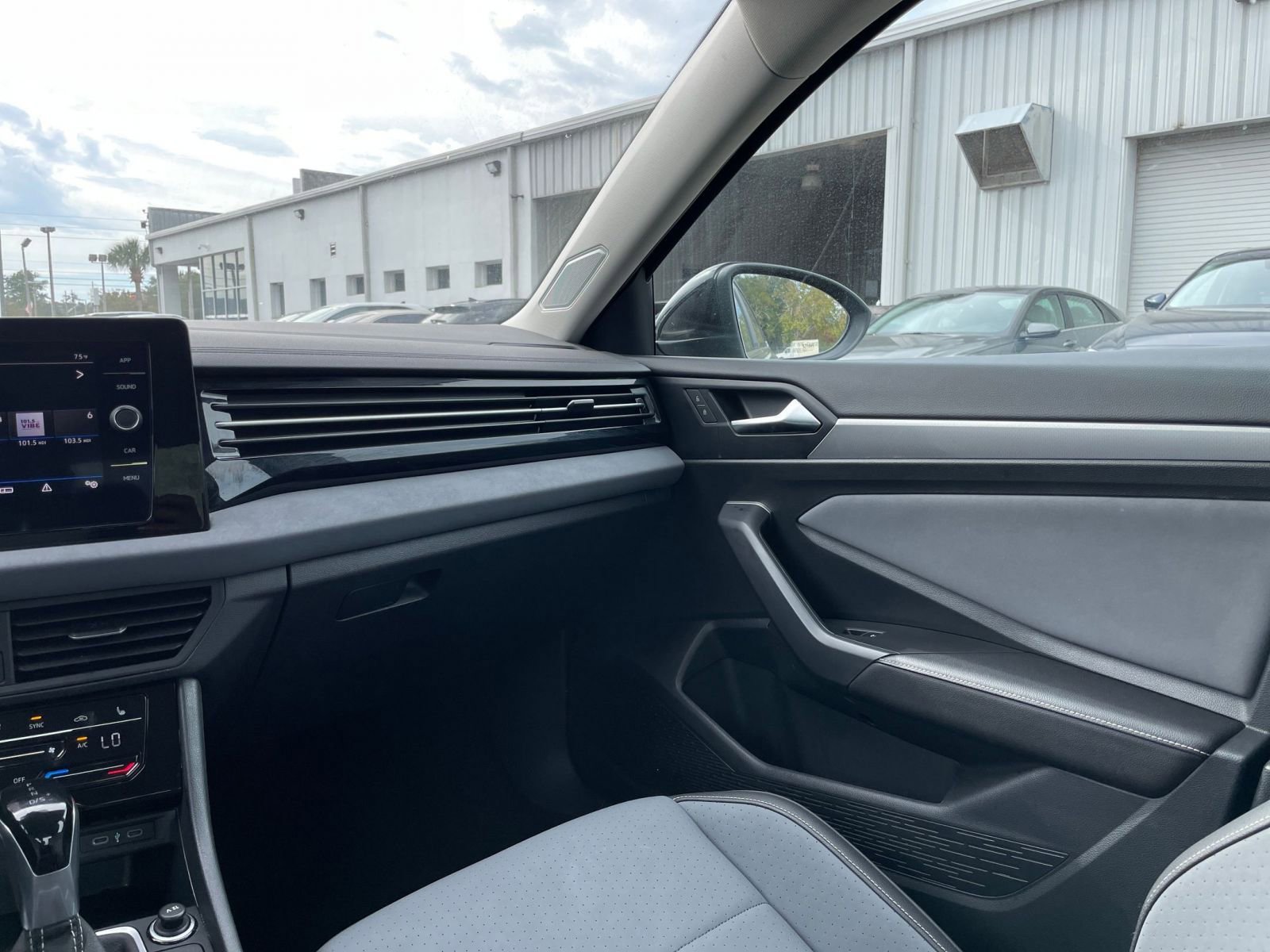 Thumbnail: 2025 Volkswagen Jetta - 34