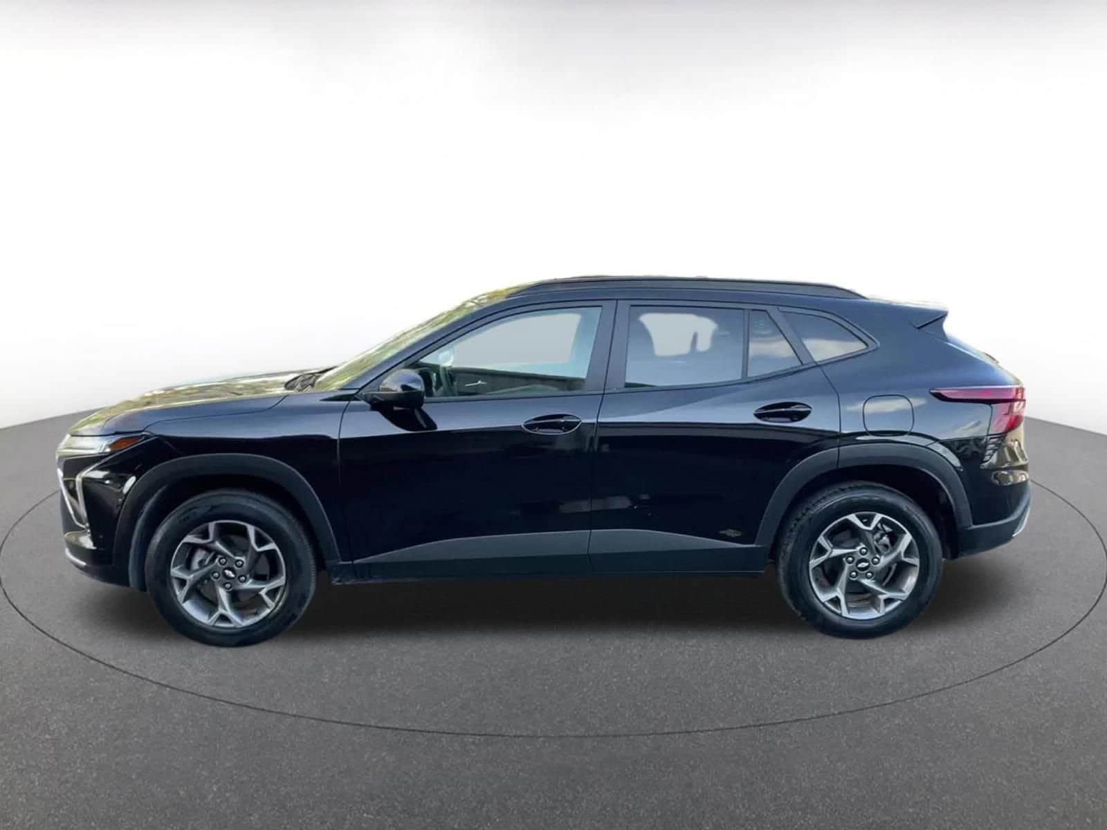 Thumbnail: 2025 Chevrolet Trax - 8