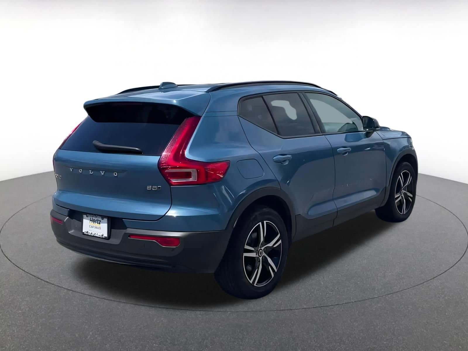 Thumbnail: 2024 Volvo XC40 - 14