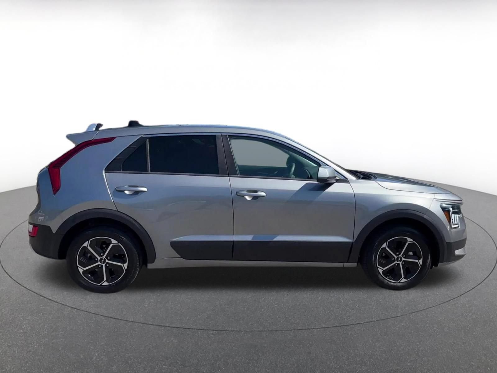 Thumbnail: 2026 Kia Niro - 16