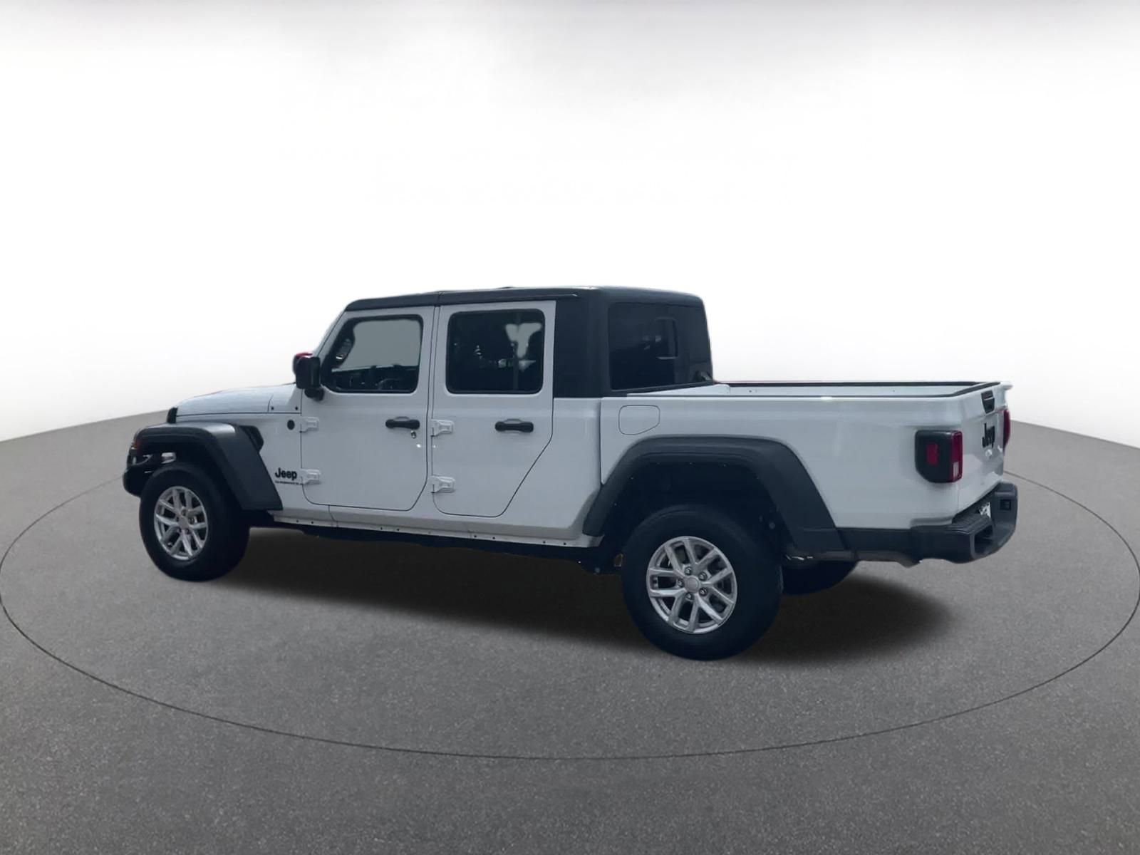 Thumbnail: 2023 Jeep Gladiator - 9