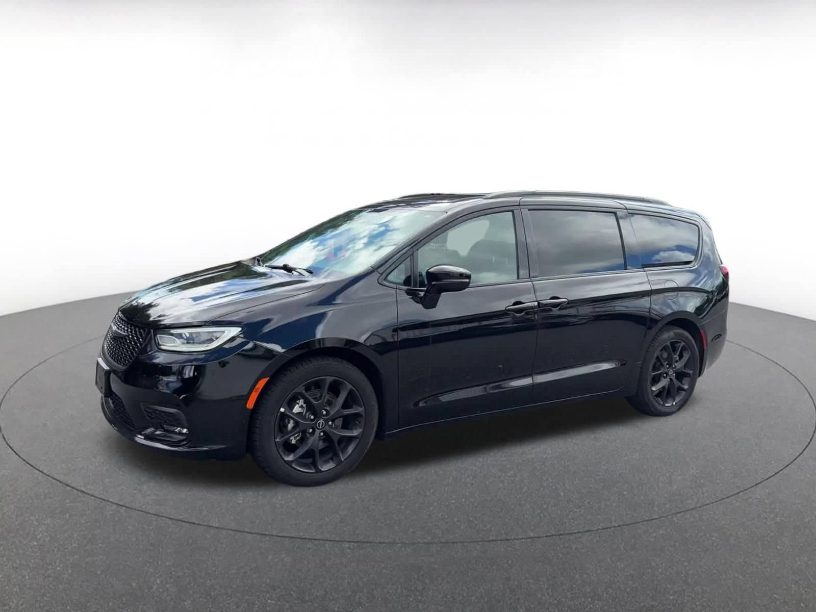 Thumbnail: 2025 Chrysler Pacifica - 5