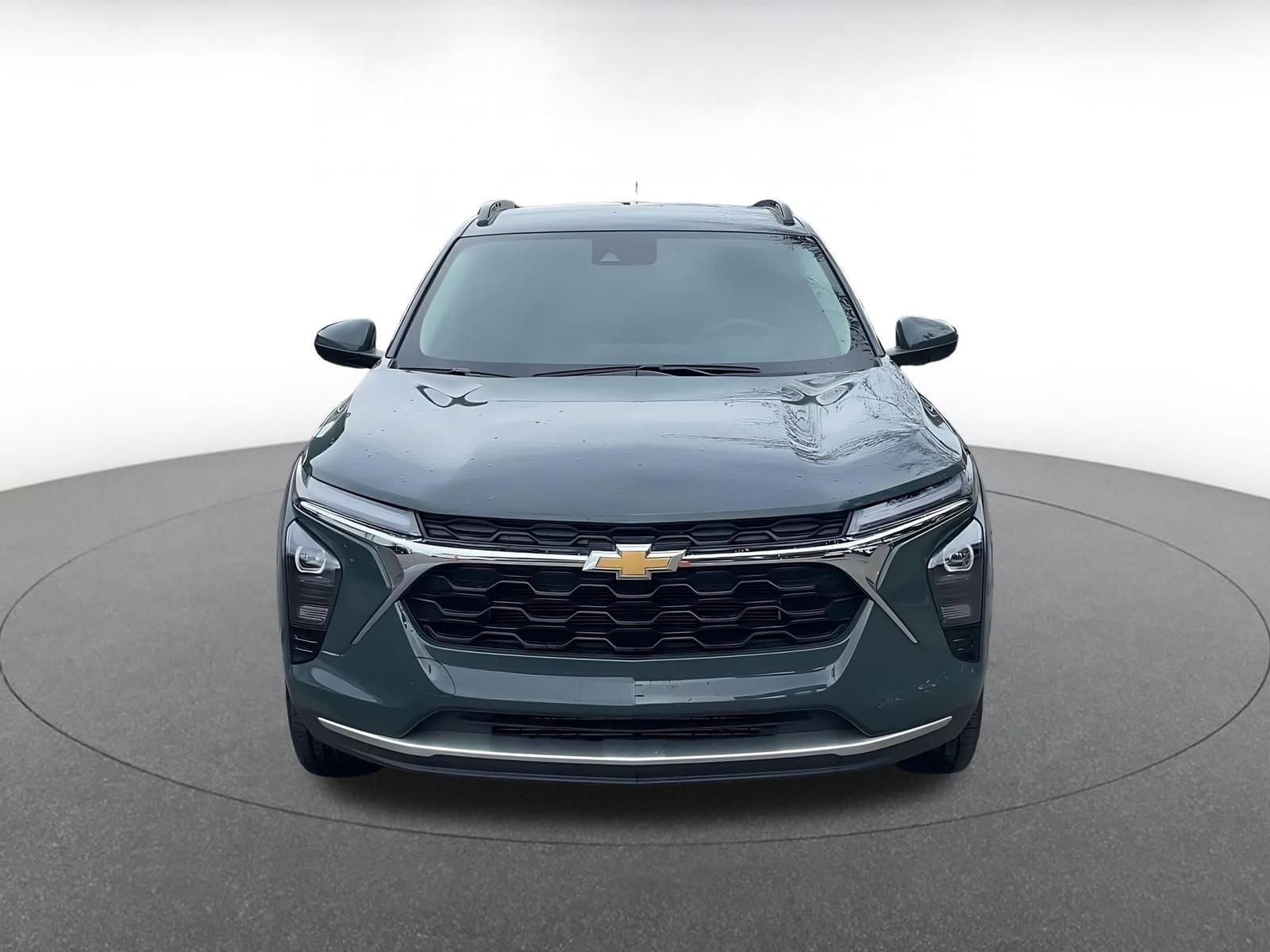 Thumbnail: 2025 Chevrolet Trax - 3