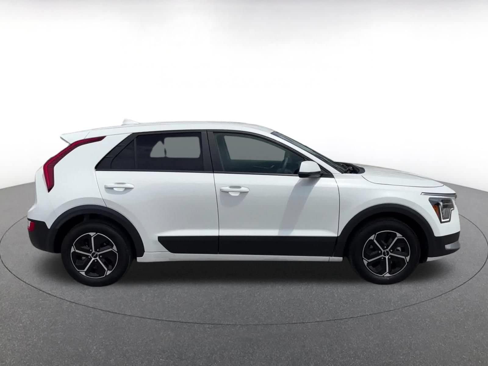 Thumbnail: 2026 Kia Niro - 16