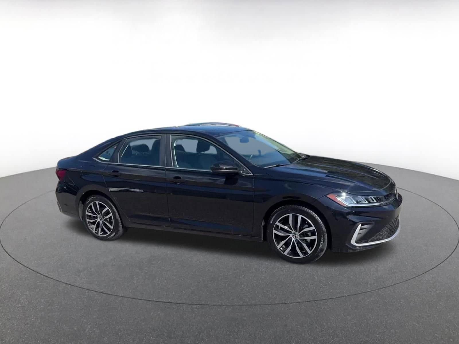 Thumbnail: 2025 Volkswagen Jetta - 1