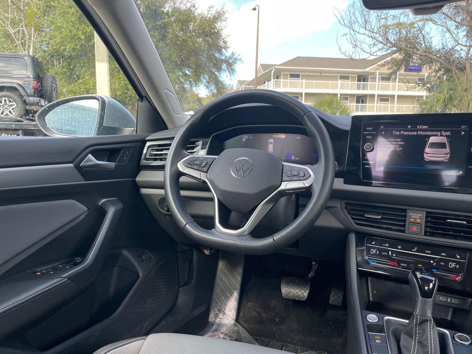 Thumbnail: 2025 Volkswagen Jetta - 33