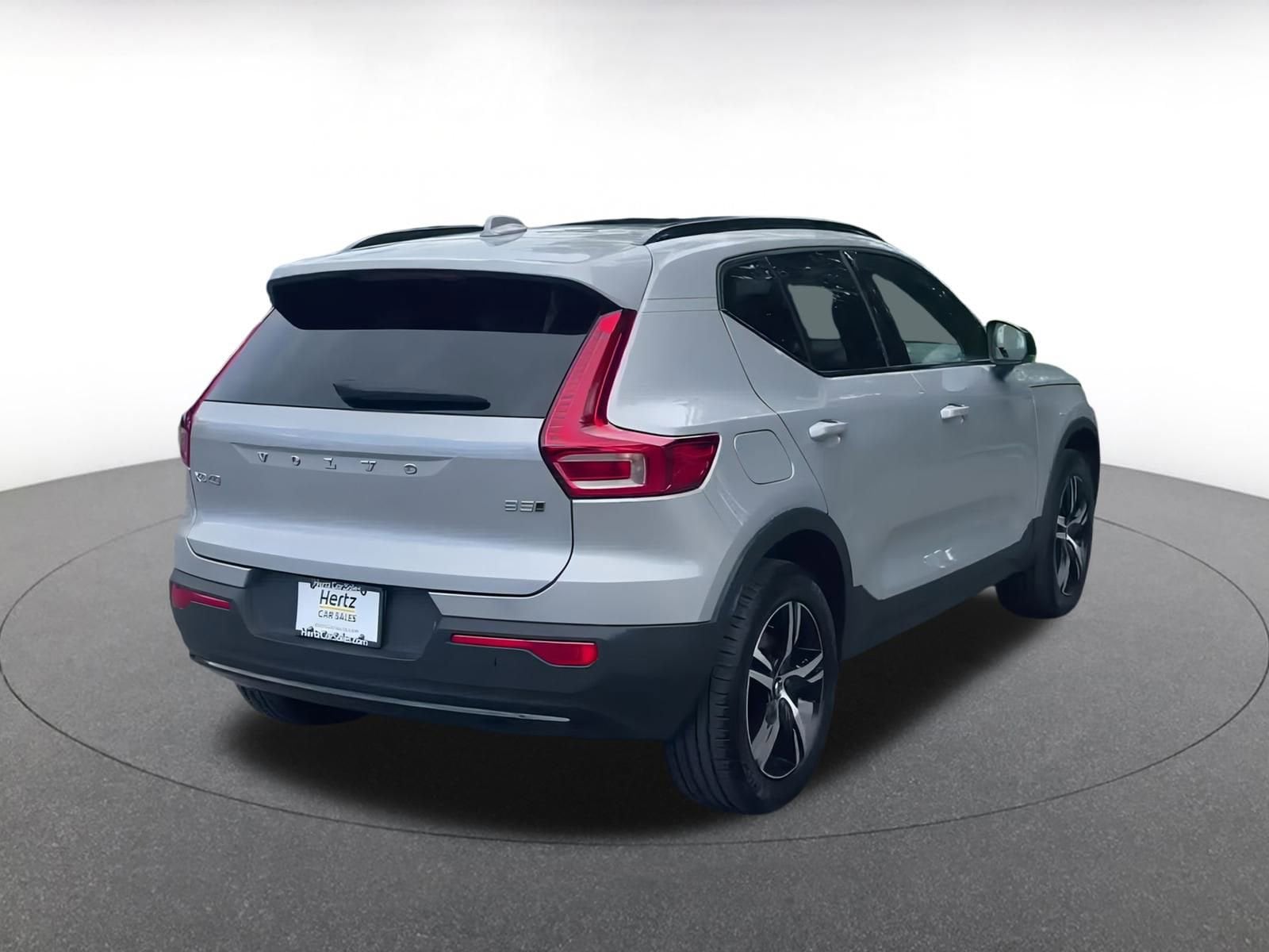 Thumbnail: 2024 Volvo XC40 - 14