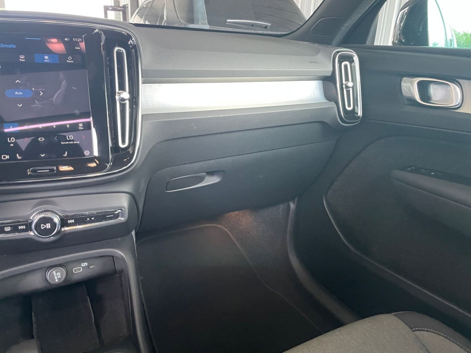 Thumbnail: 2024 Volvo XC40 - 33