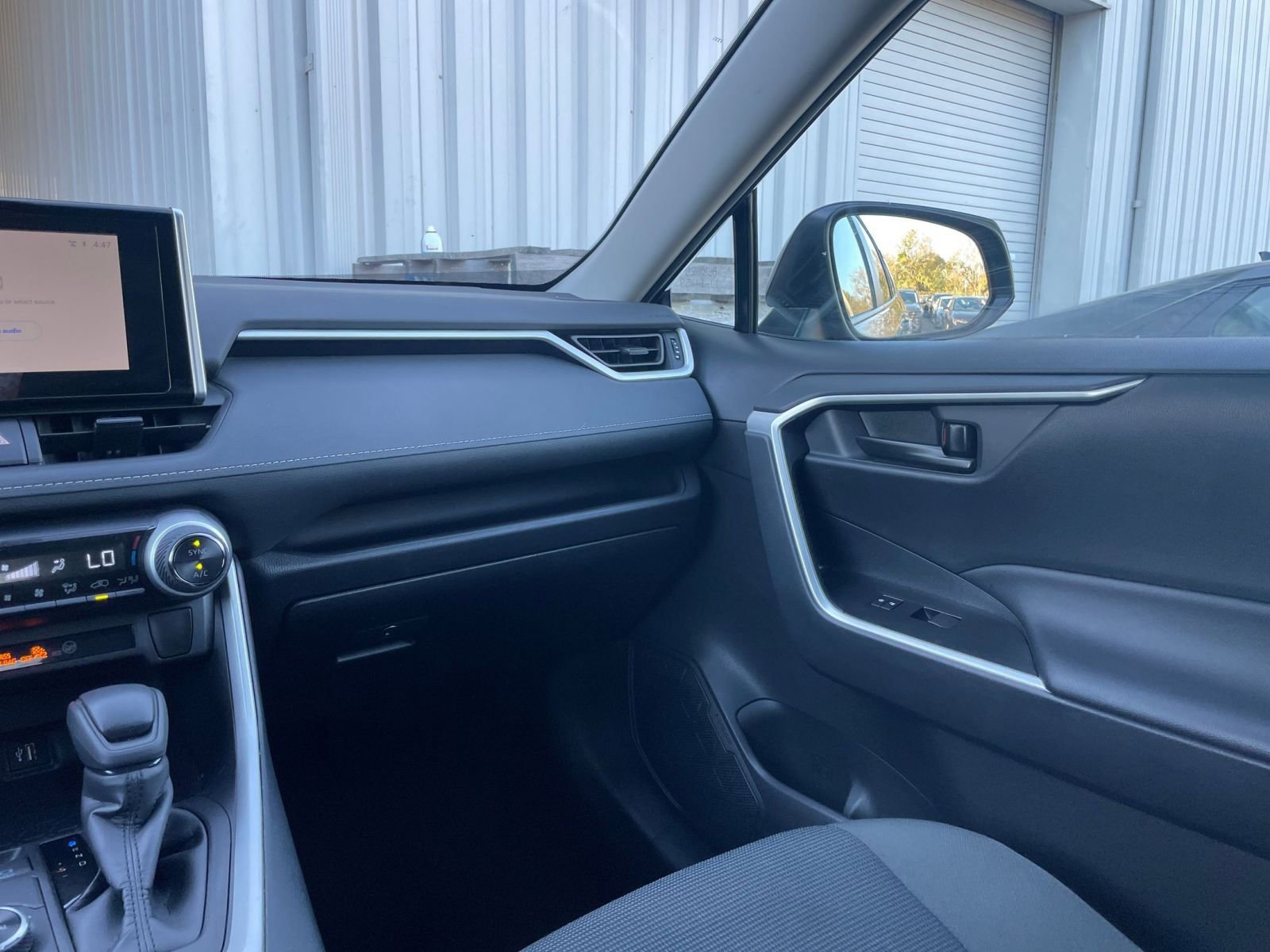 Thumbnail: 2025 Toyota RAV4 - 34