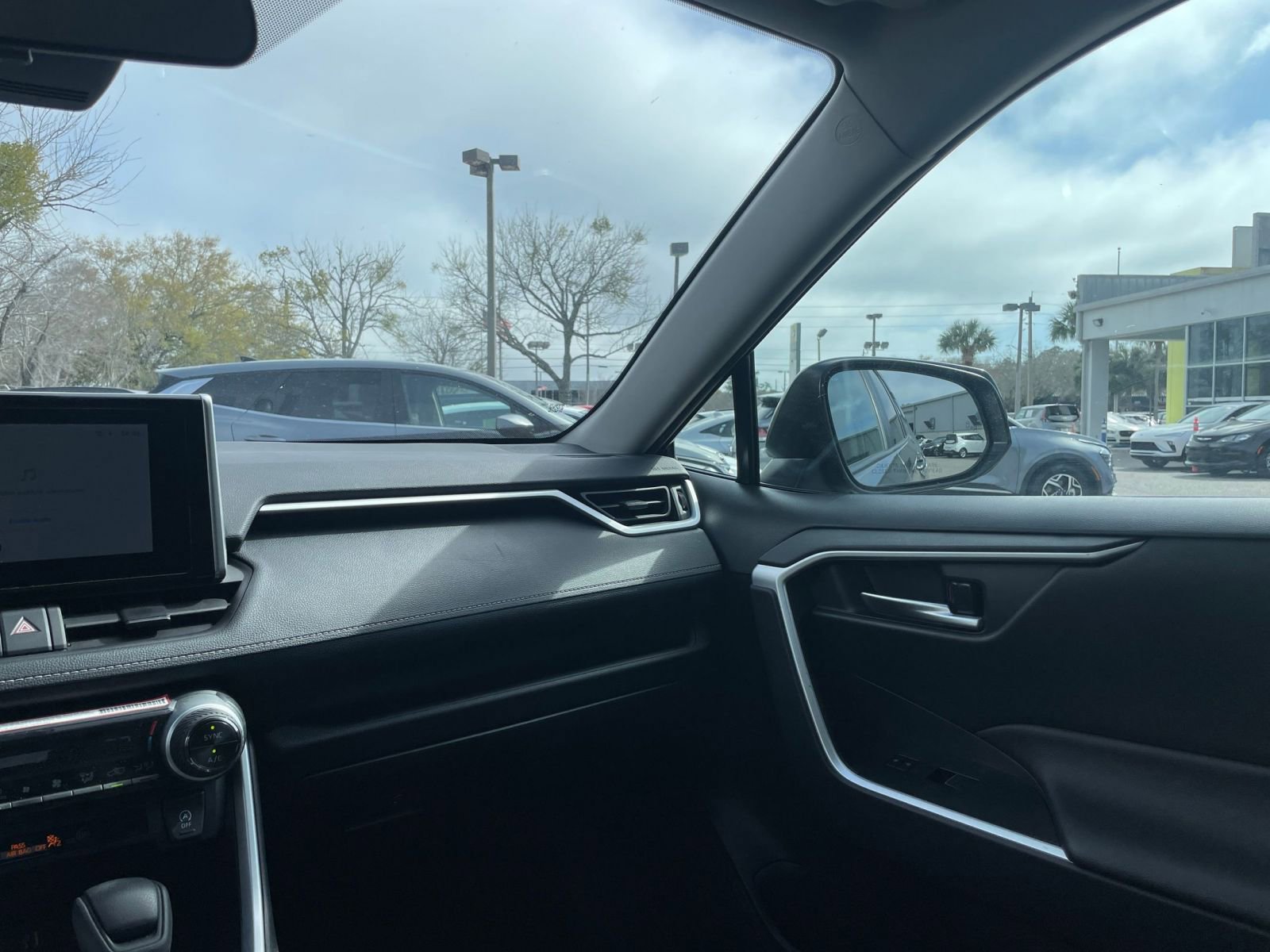 Thumbnail: 2025 Toyota RAV4 - 35