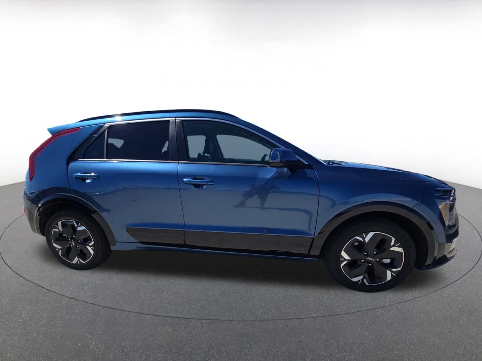 Thumbnail: 2023 Kia Niro - 8