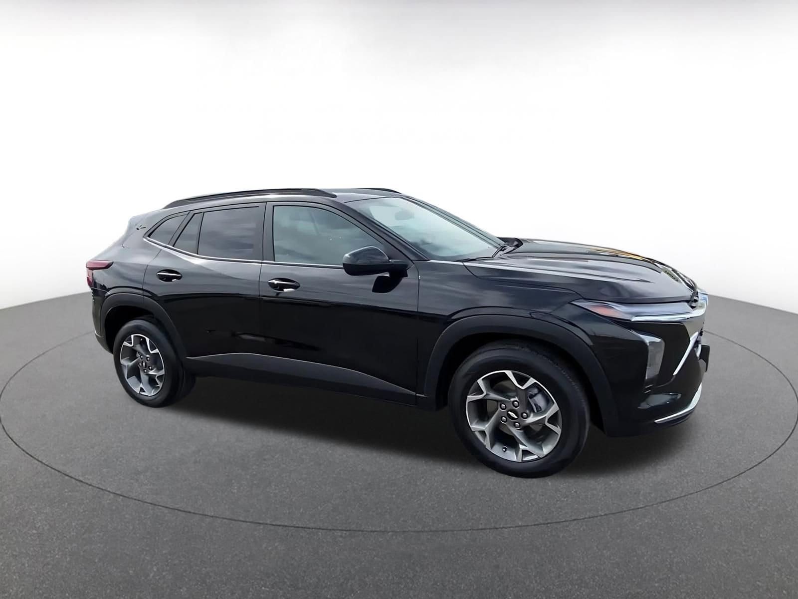 Thumbnail: 2025 Chevrolet Trax - 2