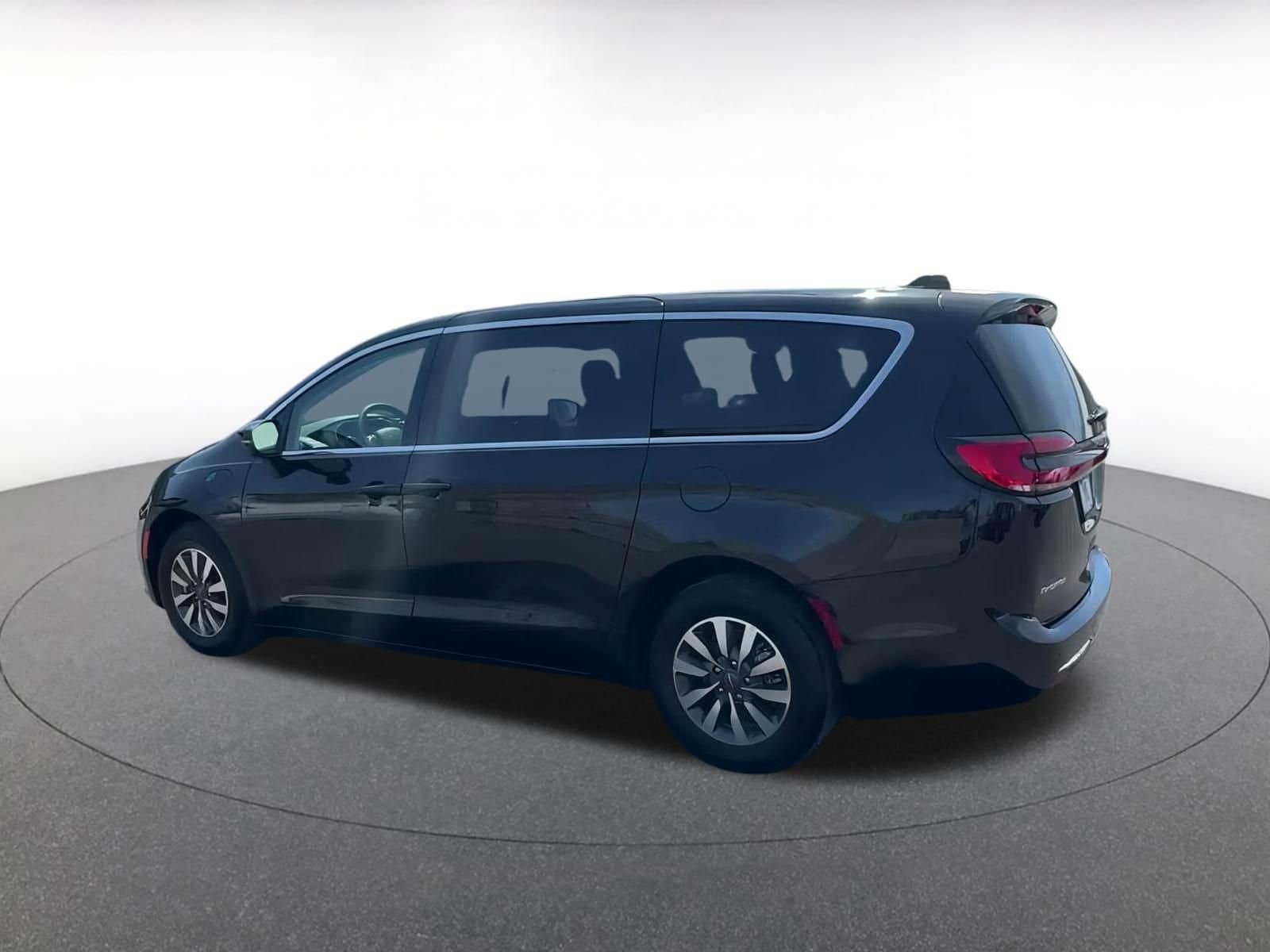 Thumbnail: 2023 Chrysler Pacifica - 10