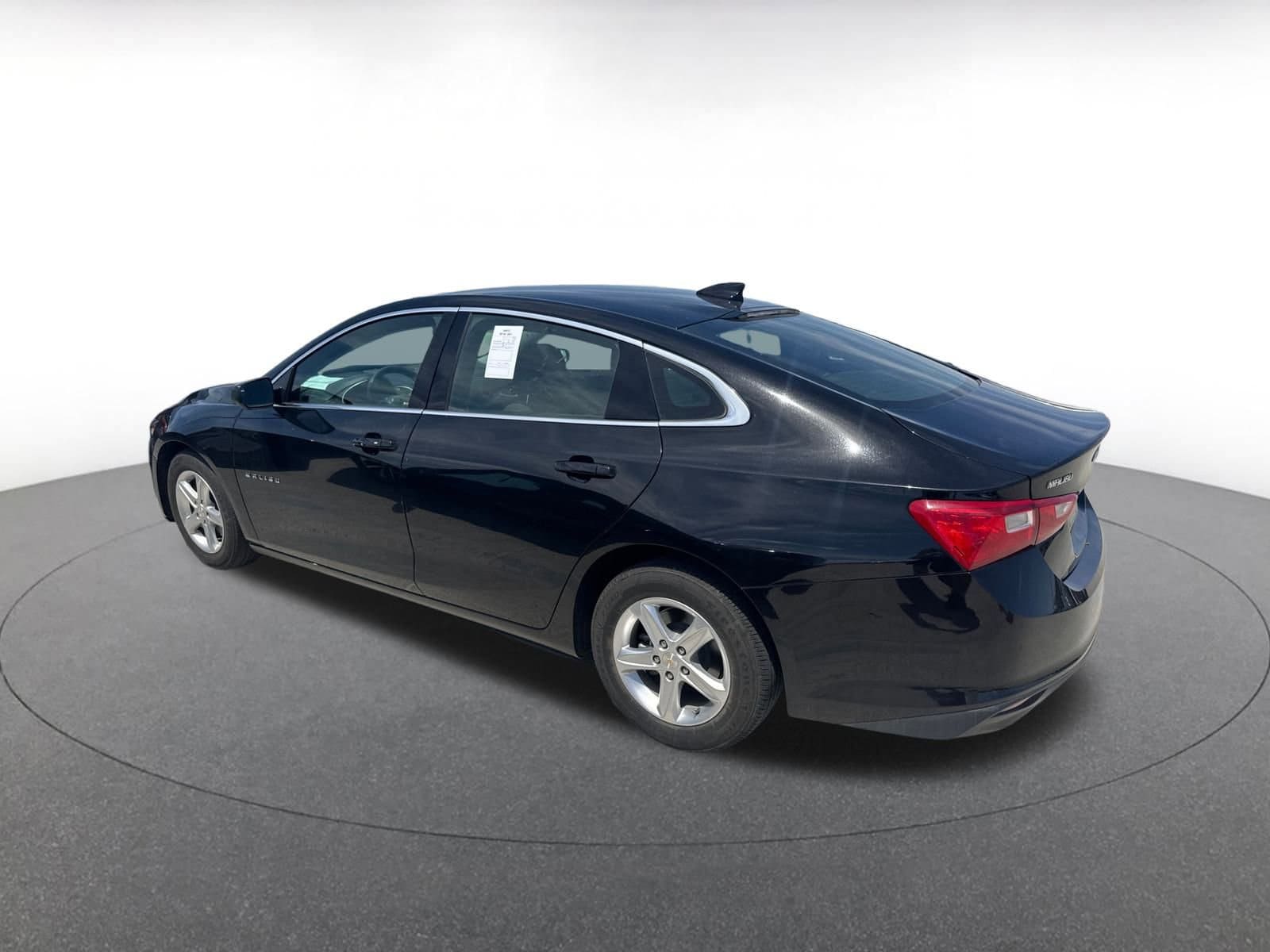 Thumbnail: 2023 Chevrolet Malibu - 4