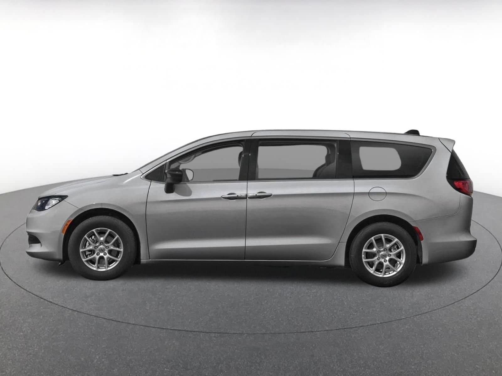 Thumbnail: 2023 Chrysler Voyager - 3