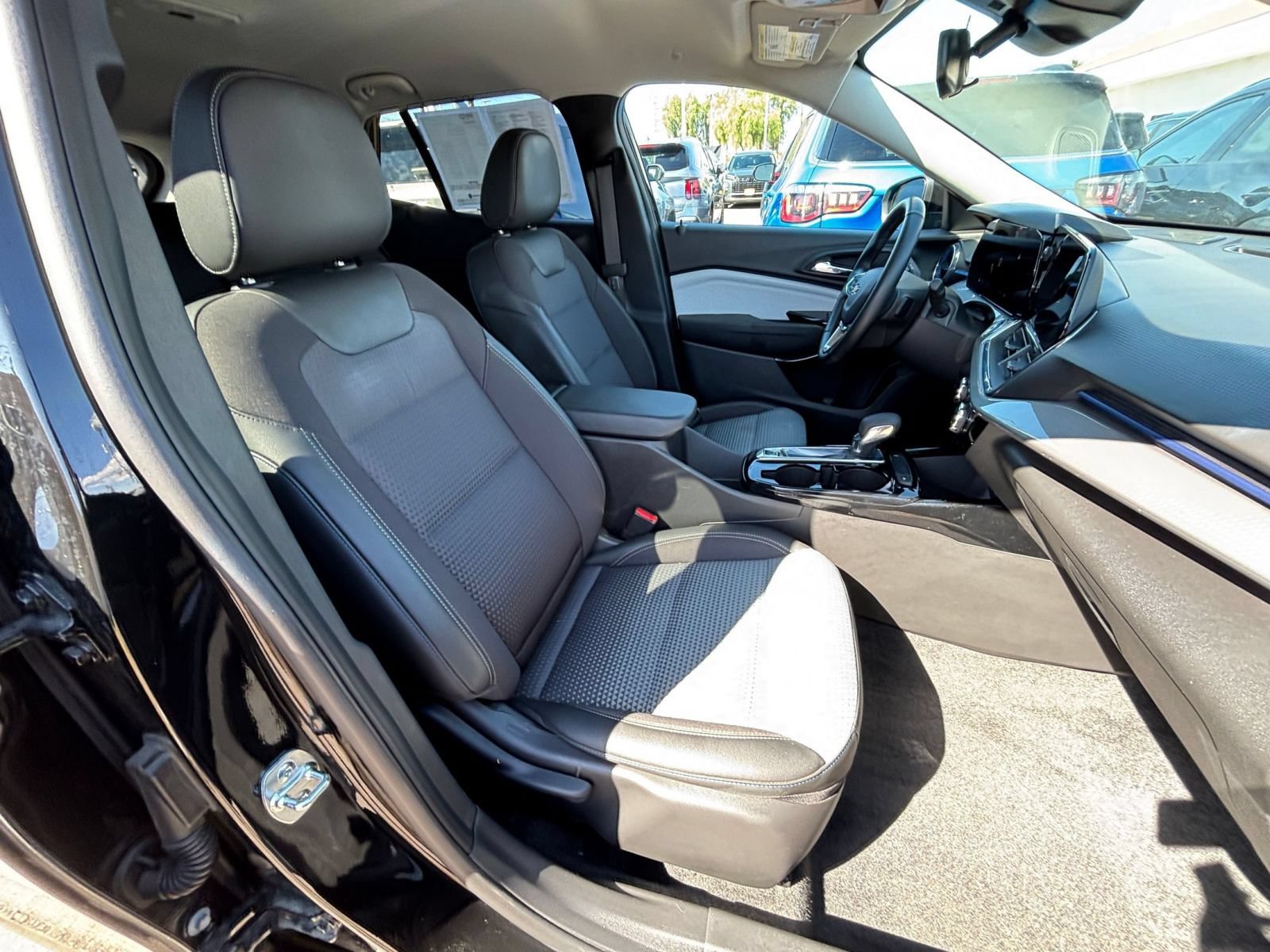 Thumbnail: 2025 Chevrolet Trax - 34