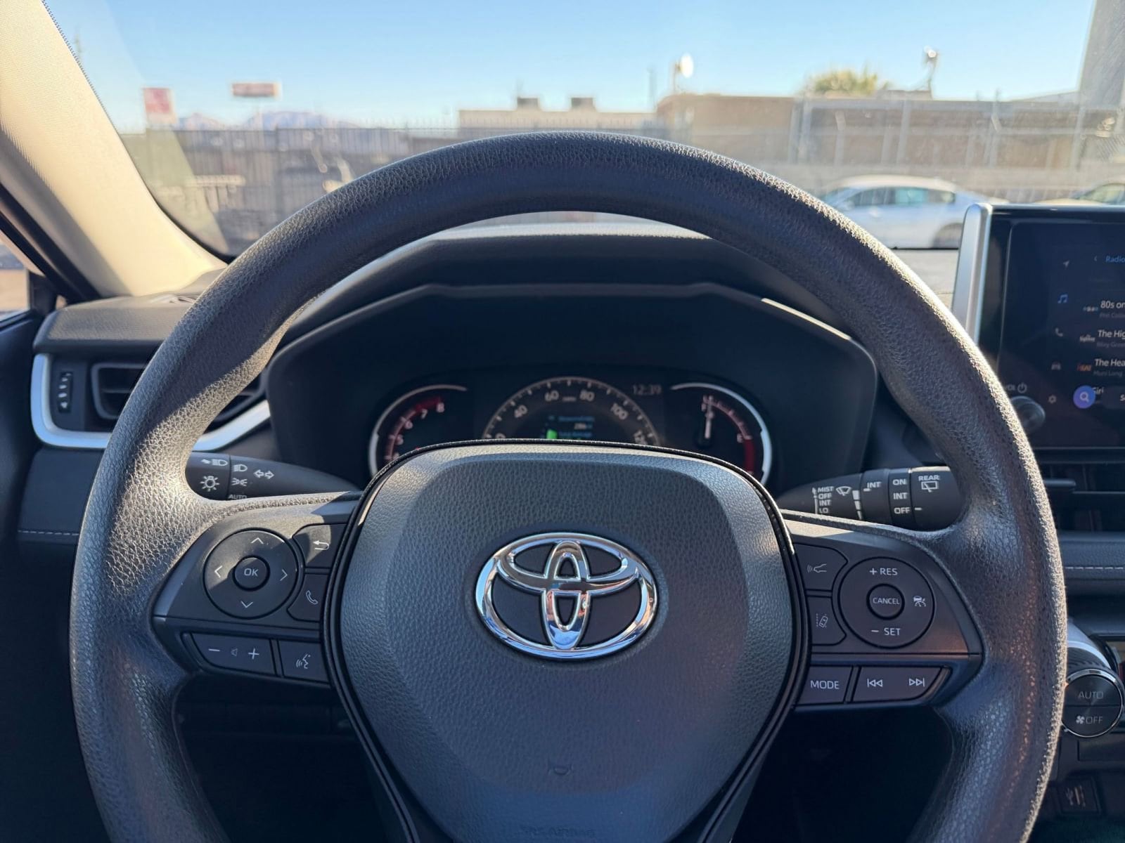 Thumbnail: 2025 Toyota RAV4 - 27