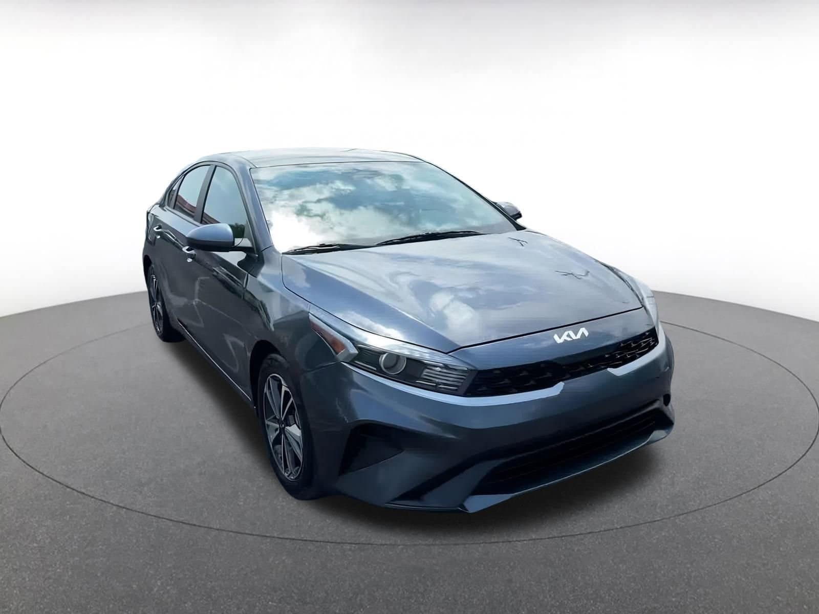 Thumbnail: 2024 Kia Forte - 3