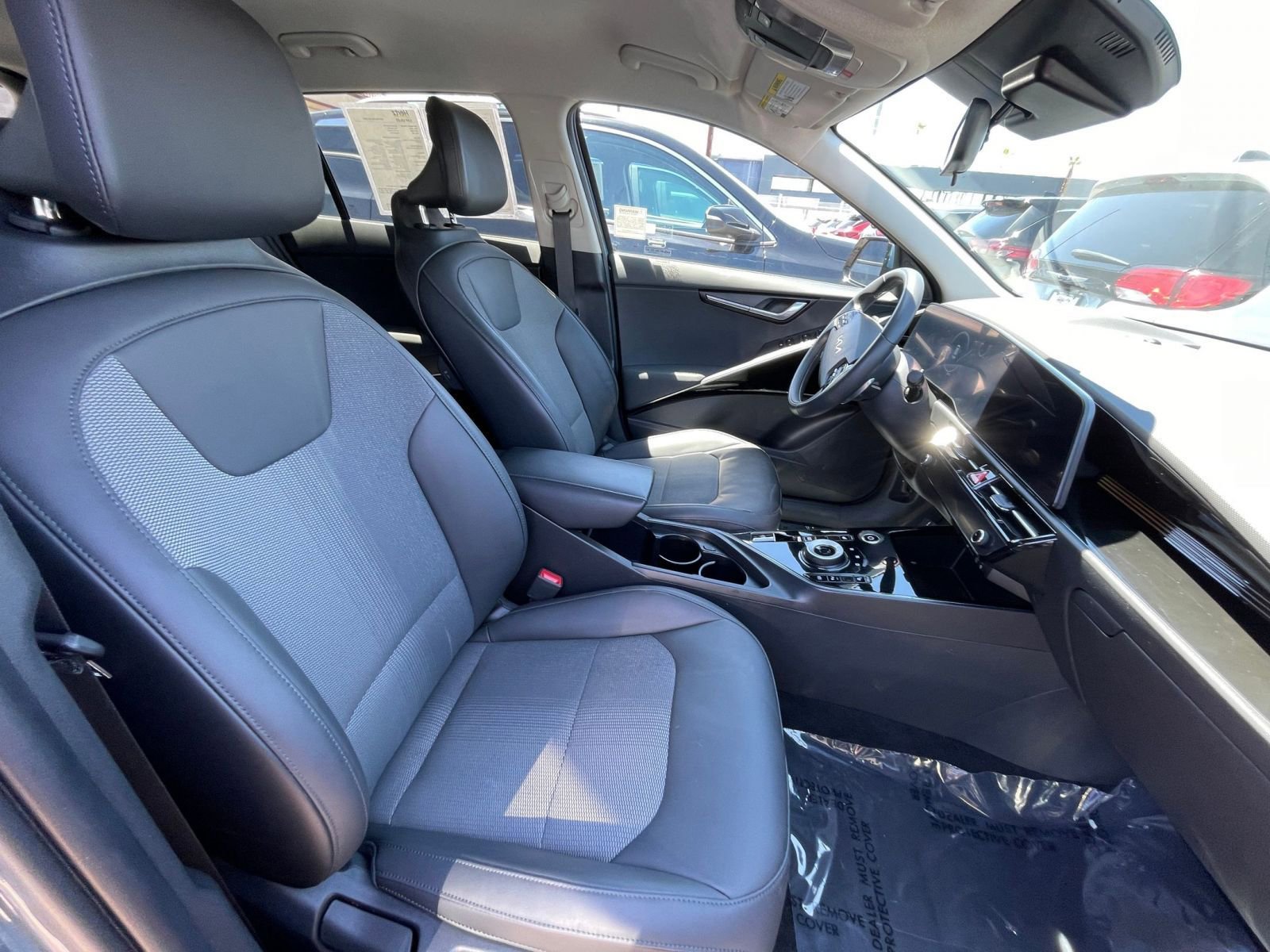 Thumbnail: 2023 Kia Niro - 33