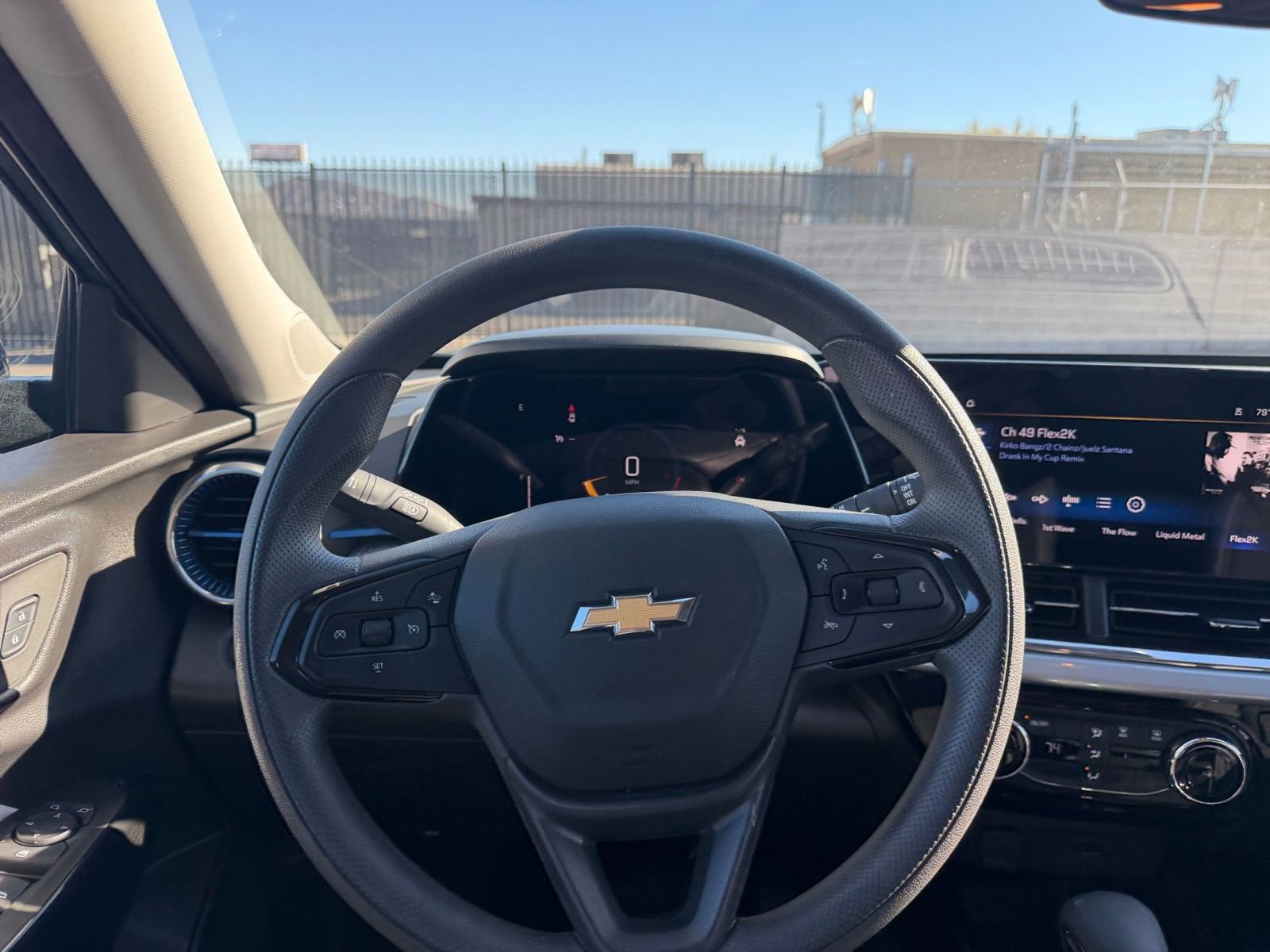 Thumbnail: 2025 Chevrolet Trax - 32