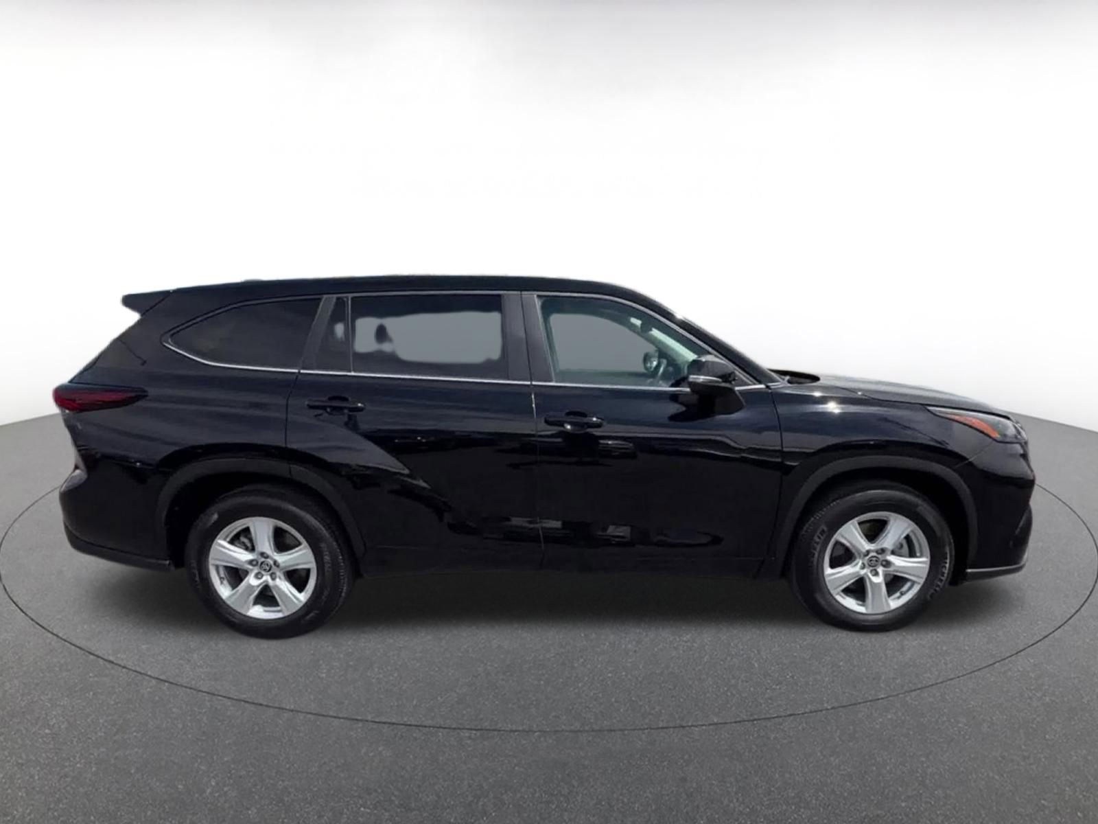 Thumbnail: 2025 Toyota Highlander - 16