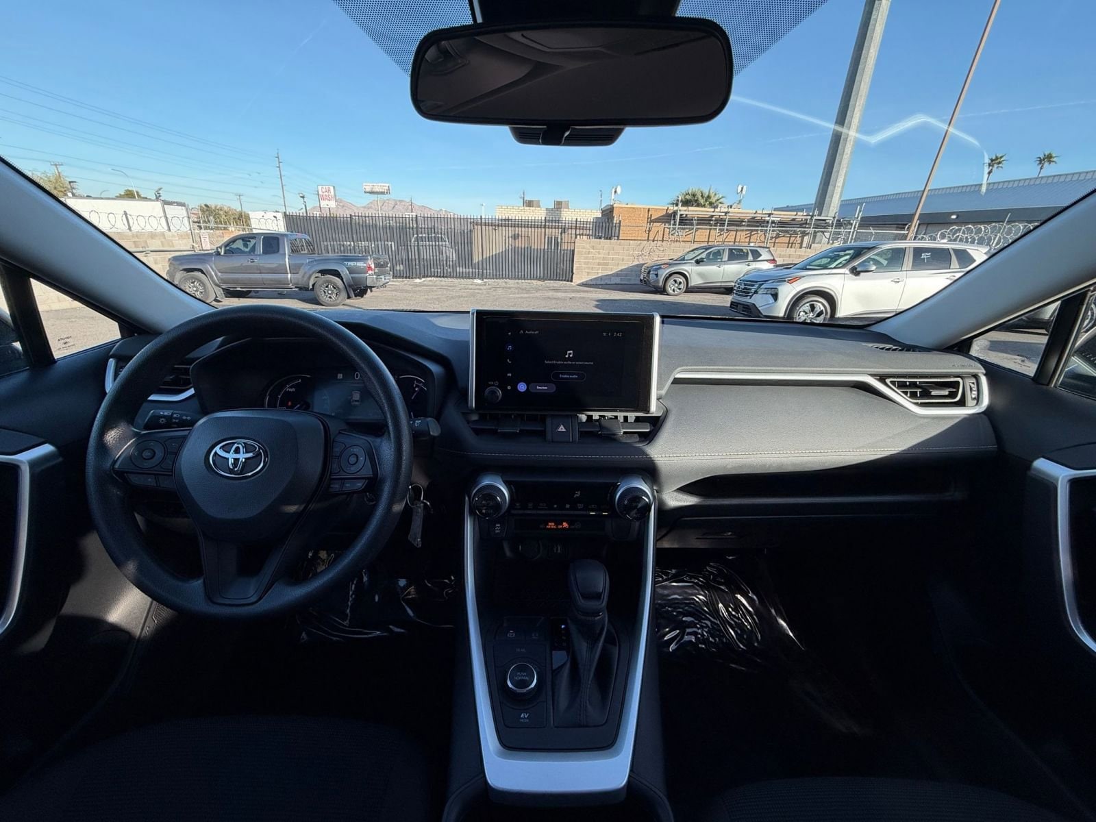 Thumbnail: 2025 Toyota RAV4 - 32