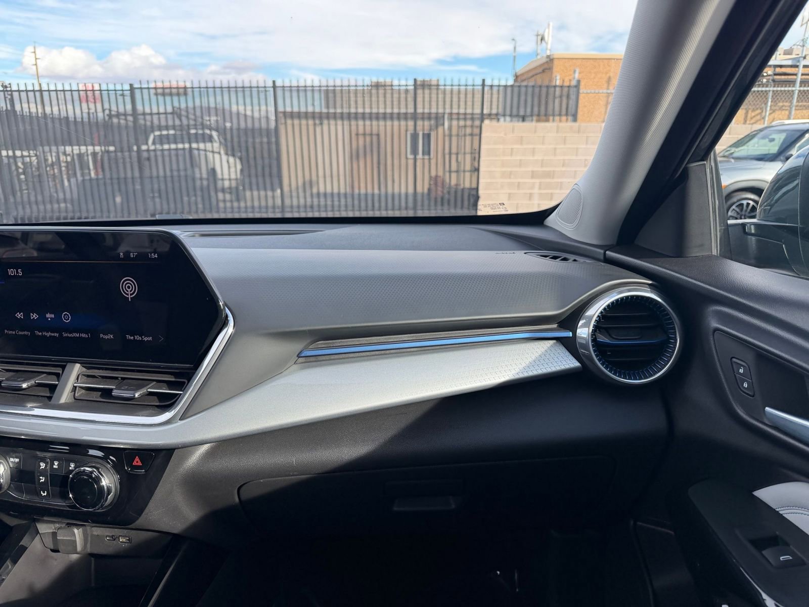 Thumbnail: 2025 Chevrolet Trax - 33