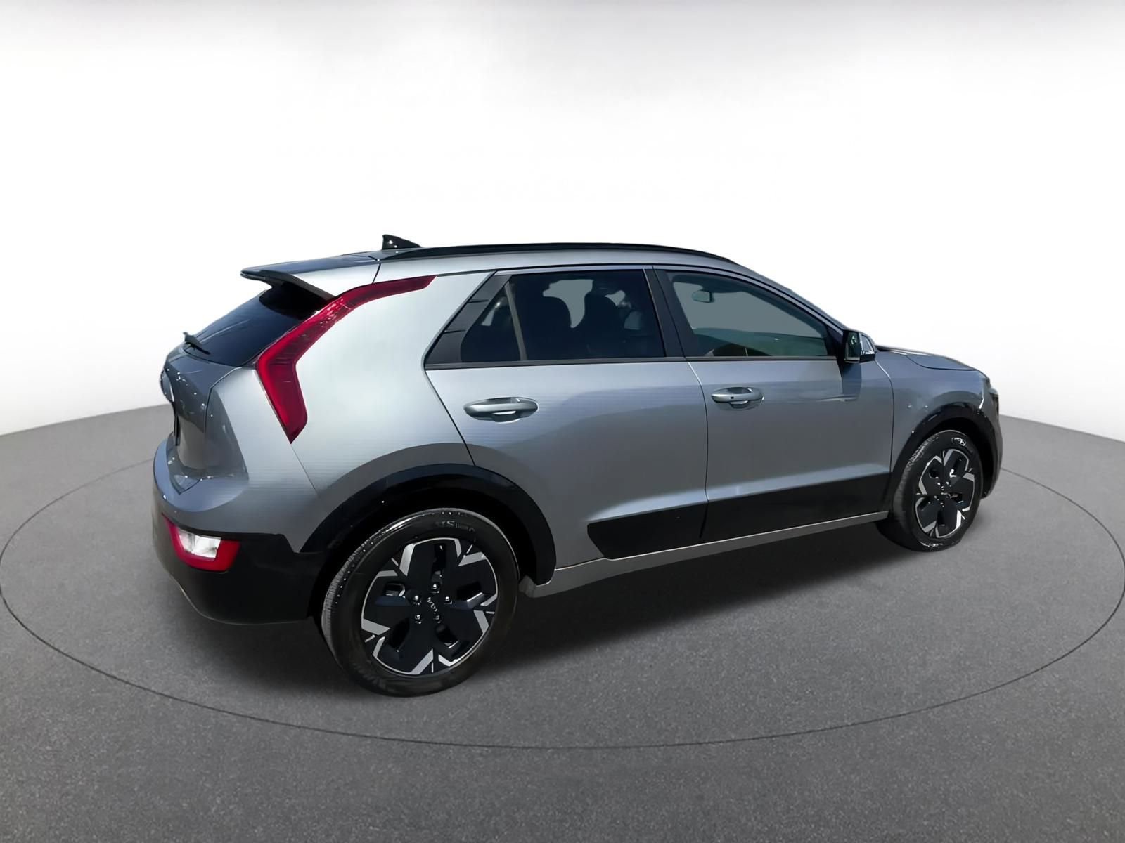 Thumbnail: 2023 Kia Niro - 15