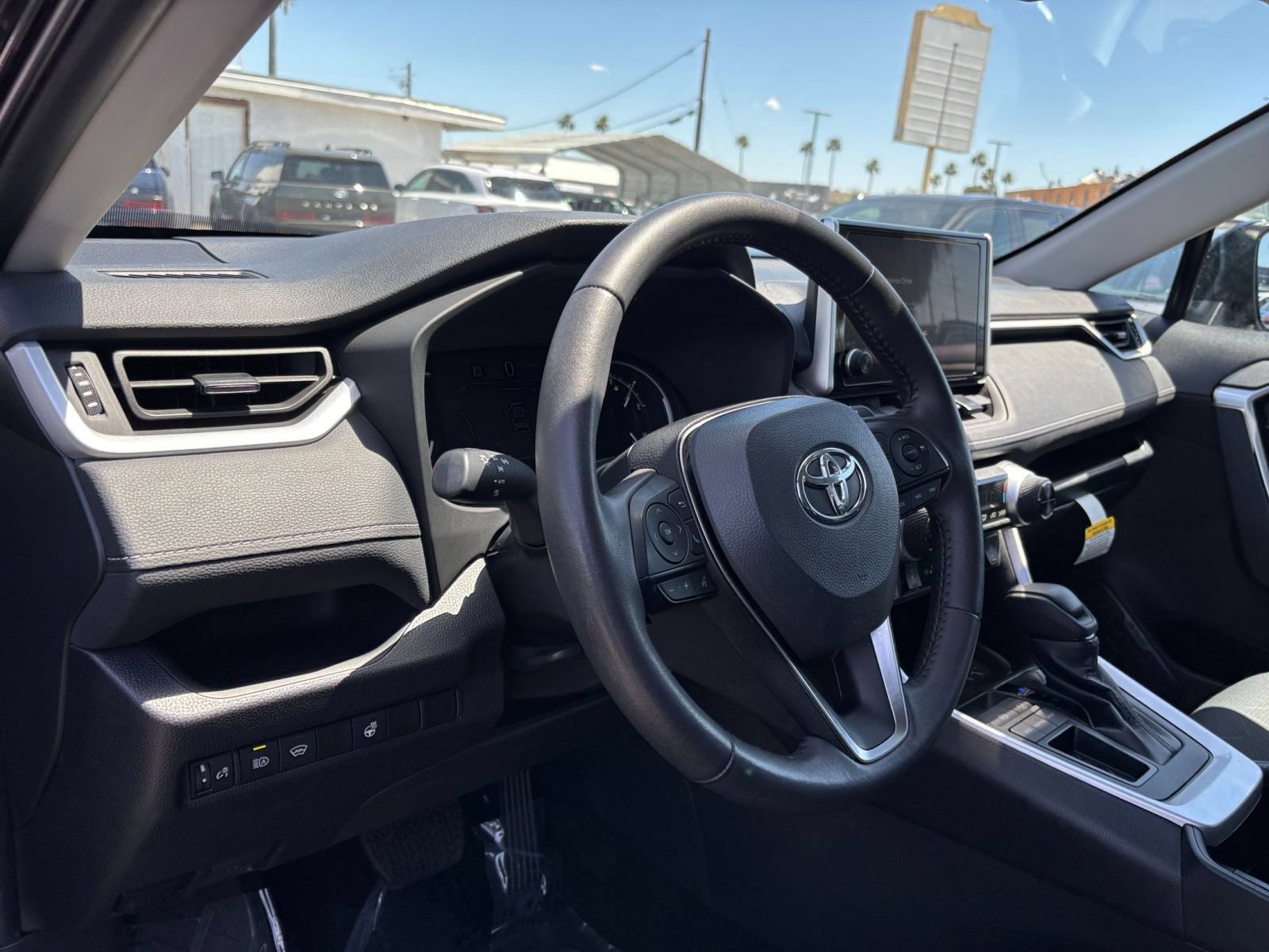 Thumbnail: 2025 Toyota RAV4 - 33