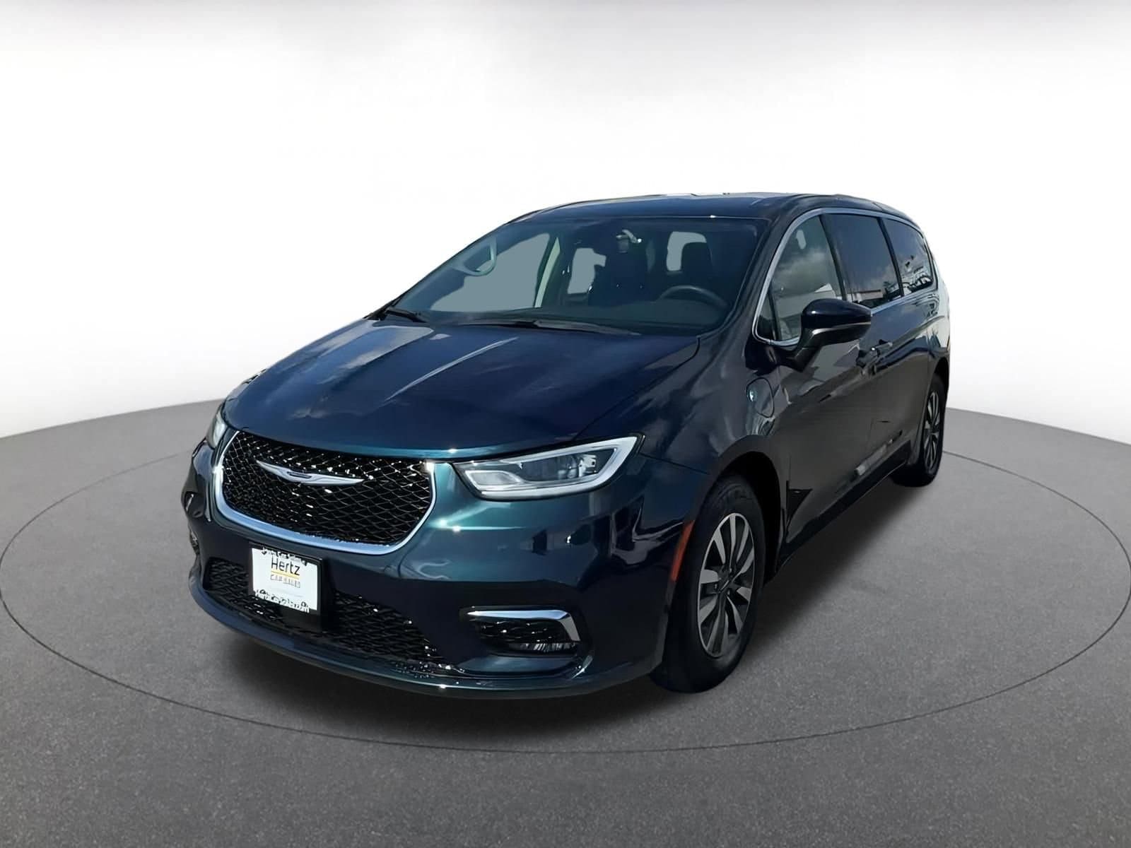Thumbnail: 2023 Chrysler Pacifica - 6