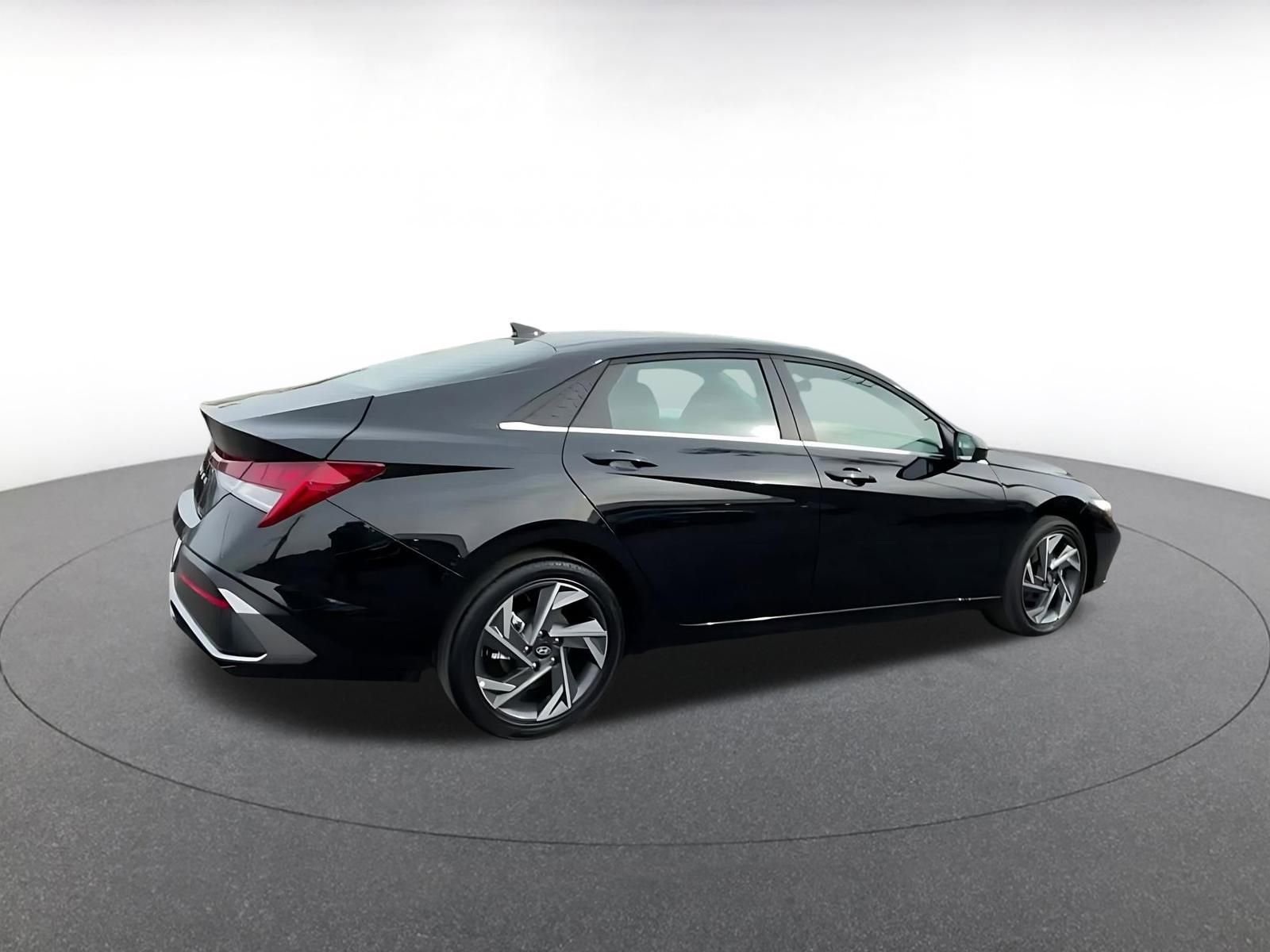 Thumbnail: 2025 Hyundai Elantra - 15