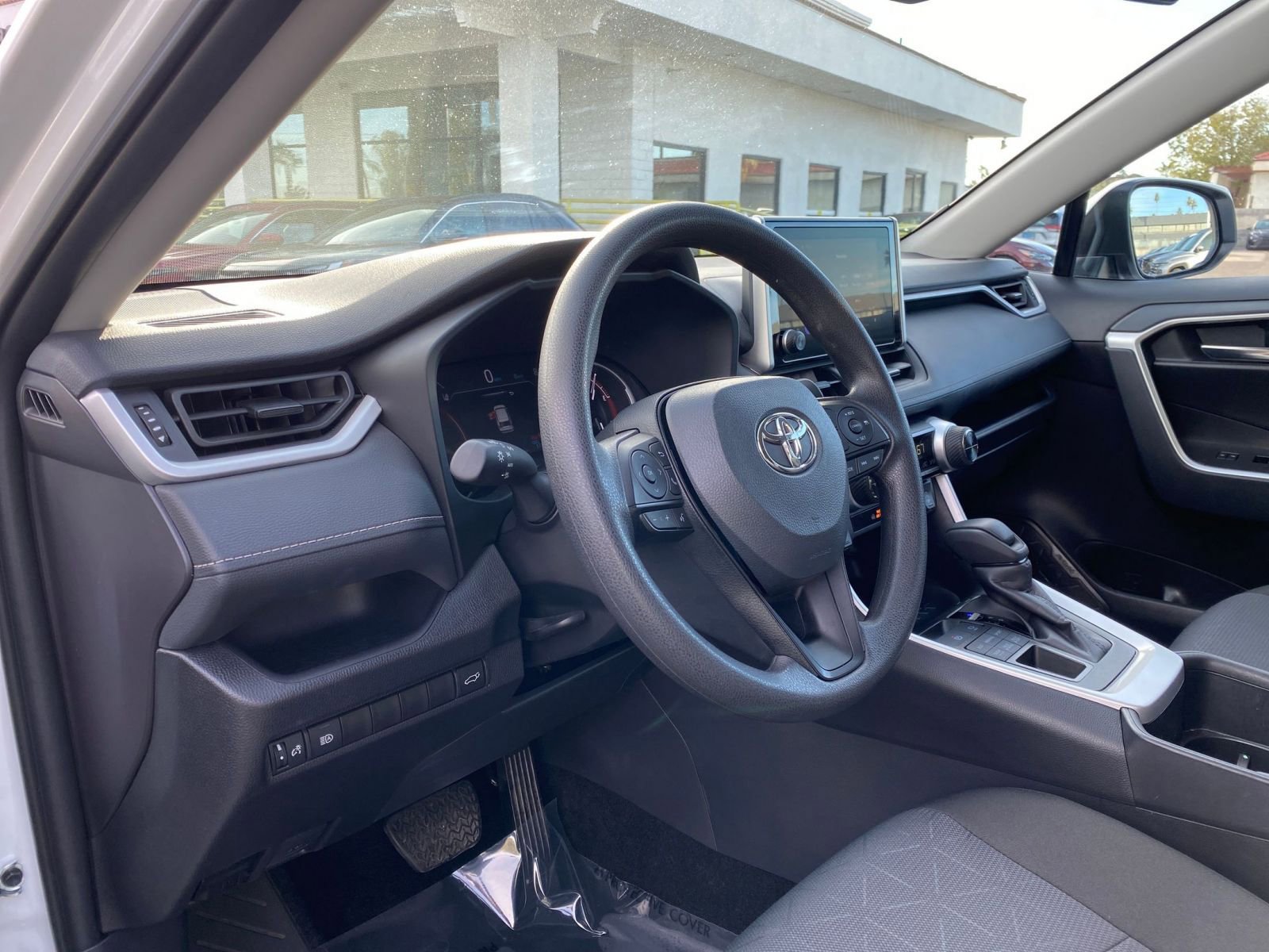 Thumbnail: 2025 Toyota RAV4 - 34