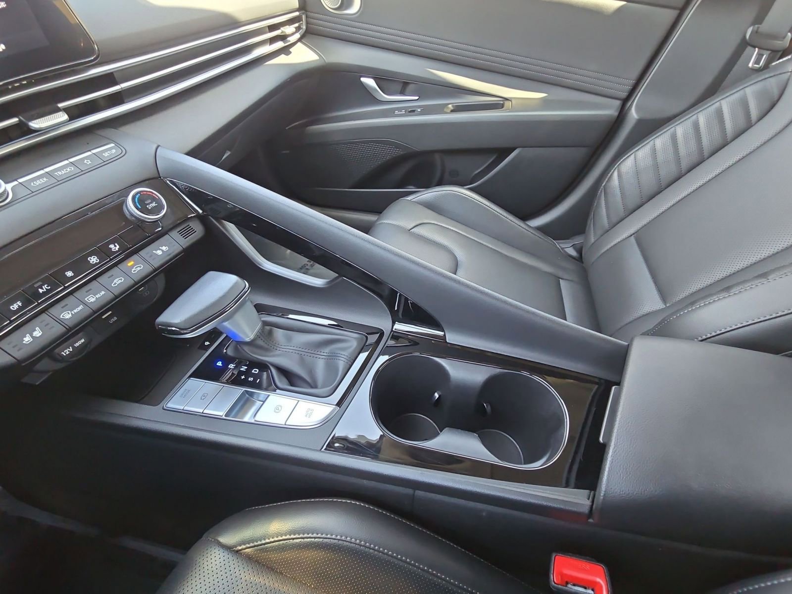 Thumbnail: 2025 Hyundai Elantra - 27