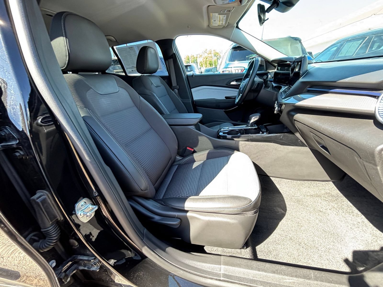 Thumbnail: 2025 Chevrolet Trax - 25
