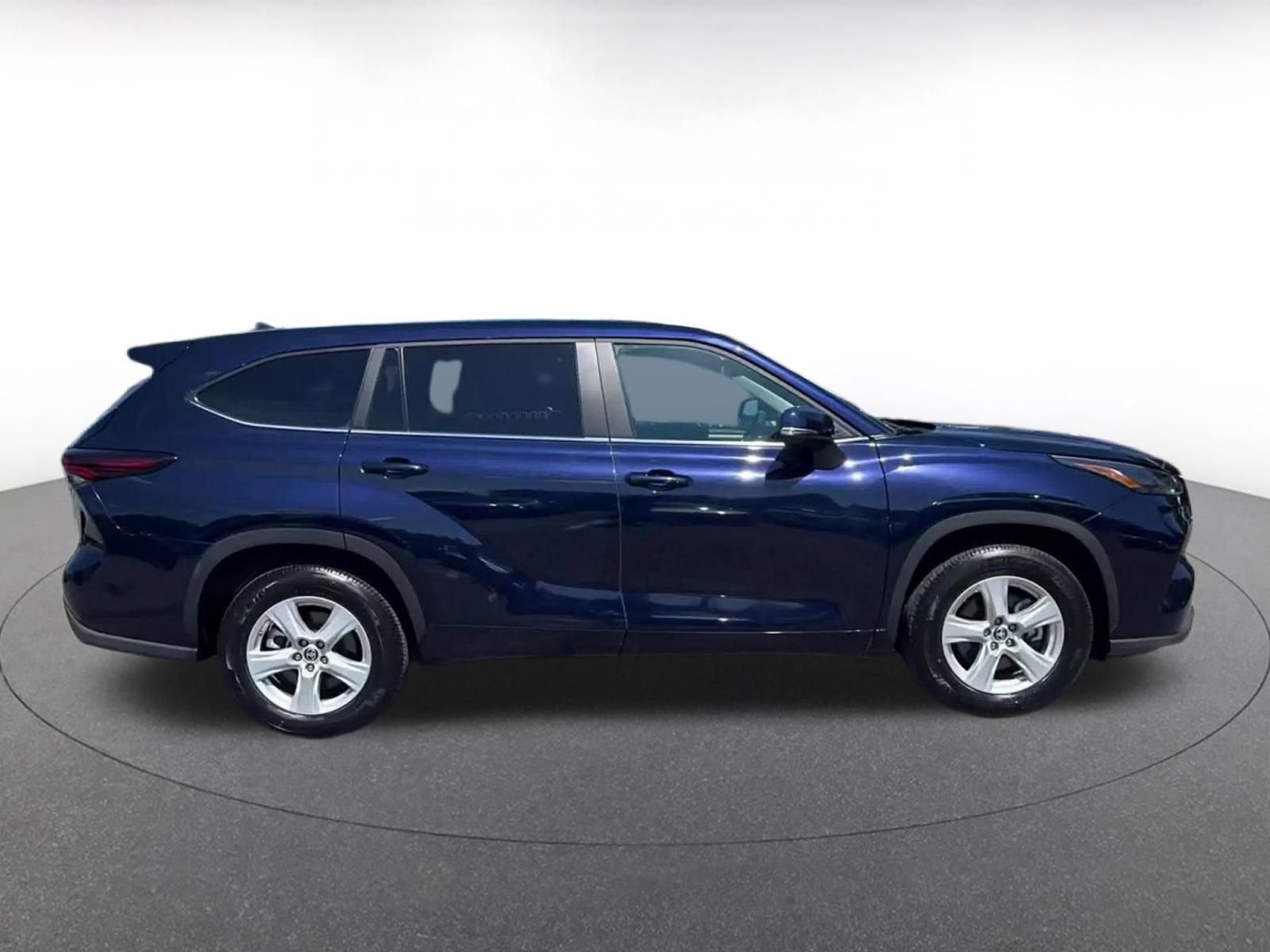 Thumbnail: 2025 Toyota Highlander - 16