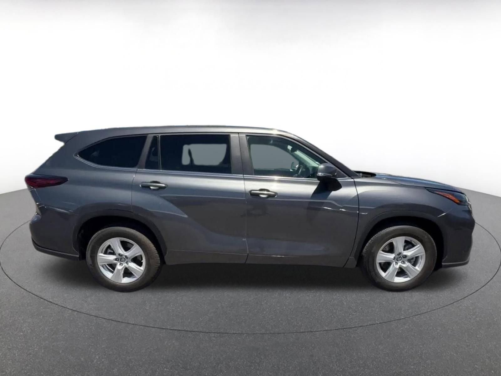 Thumbnail: 2025 Toyota Highlander - 16