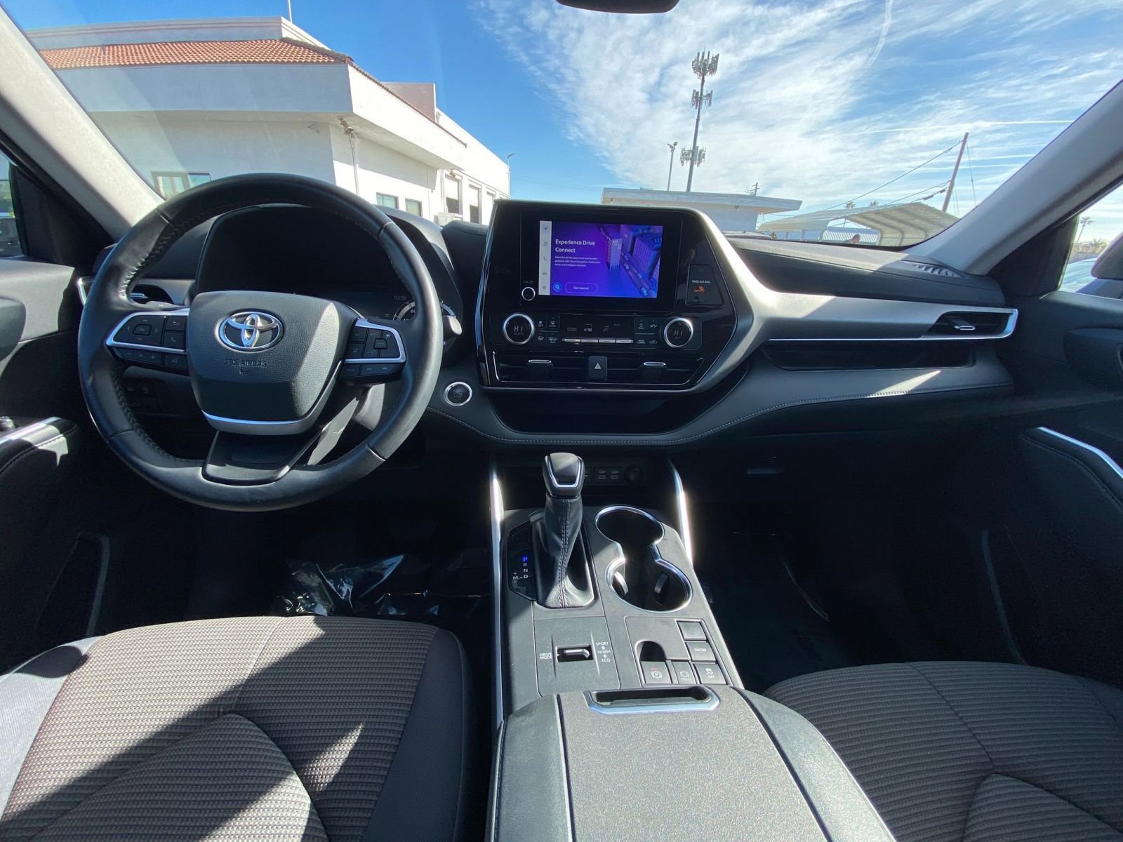 Thumbnail: 2025 Toyota Highlander - 35