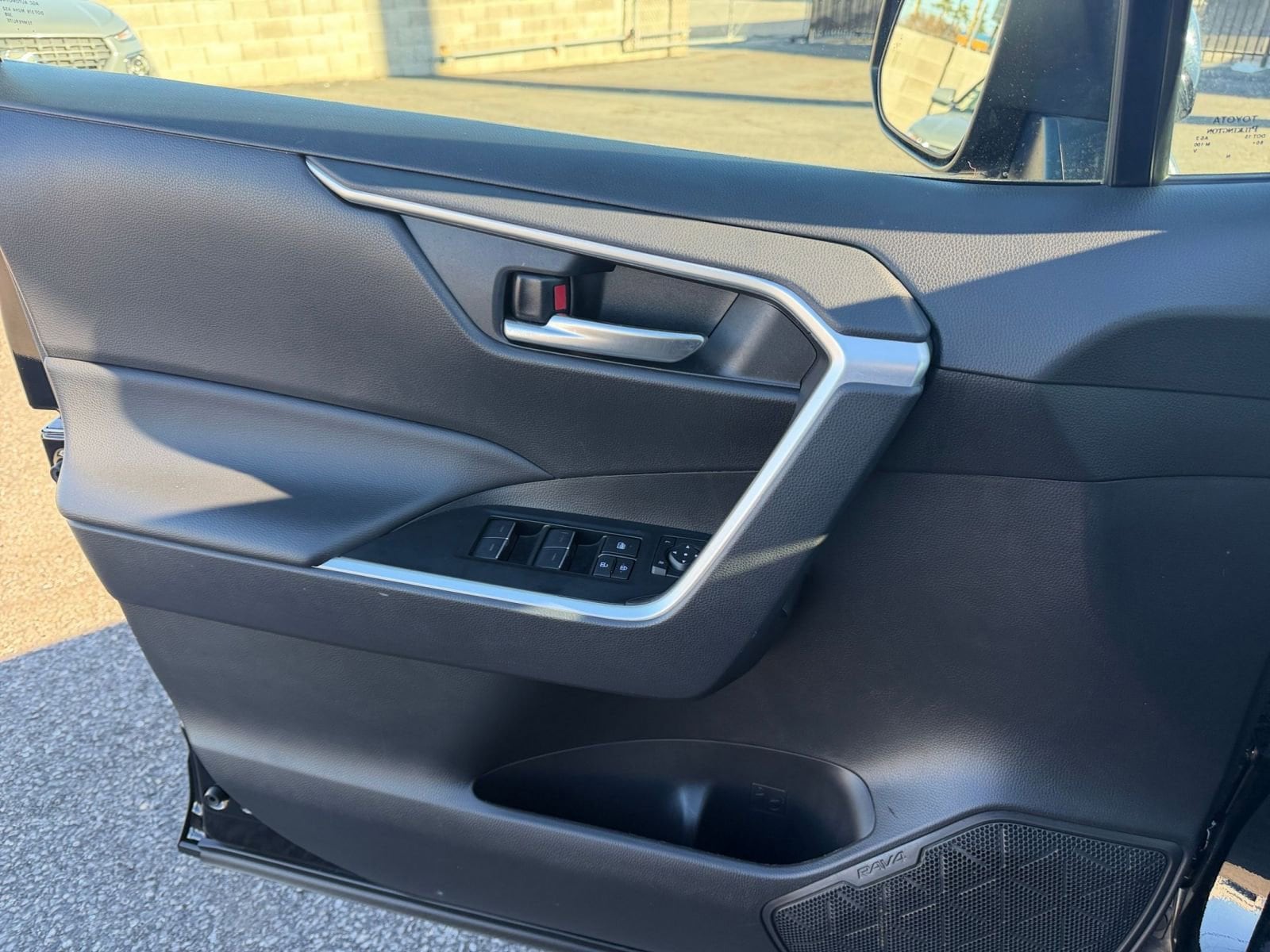 Thumbnail: 2025 Toyota RAV4 - 20