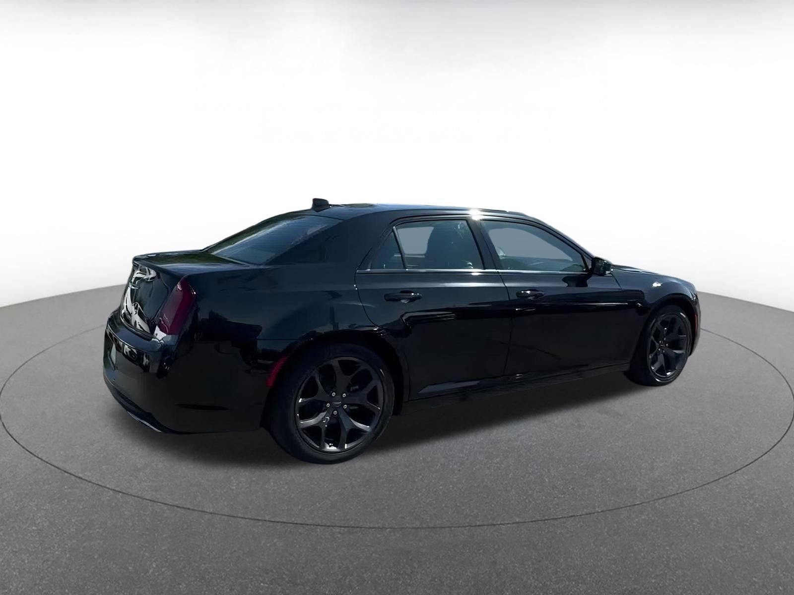 Thumbnail: 2022 Chrysler 300 - 15