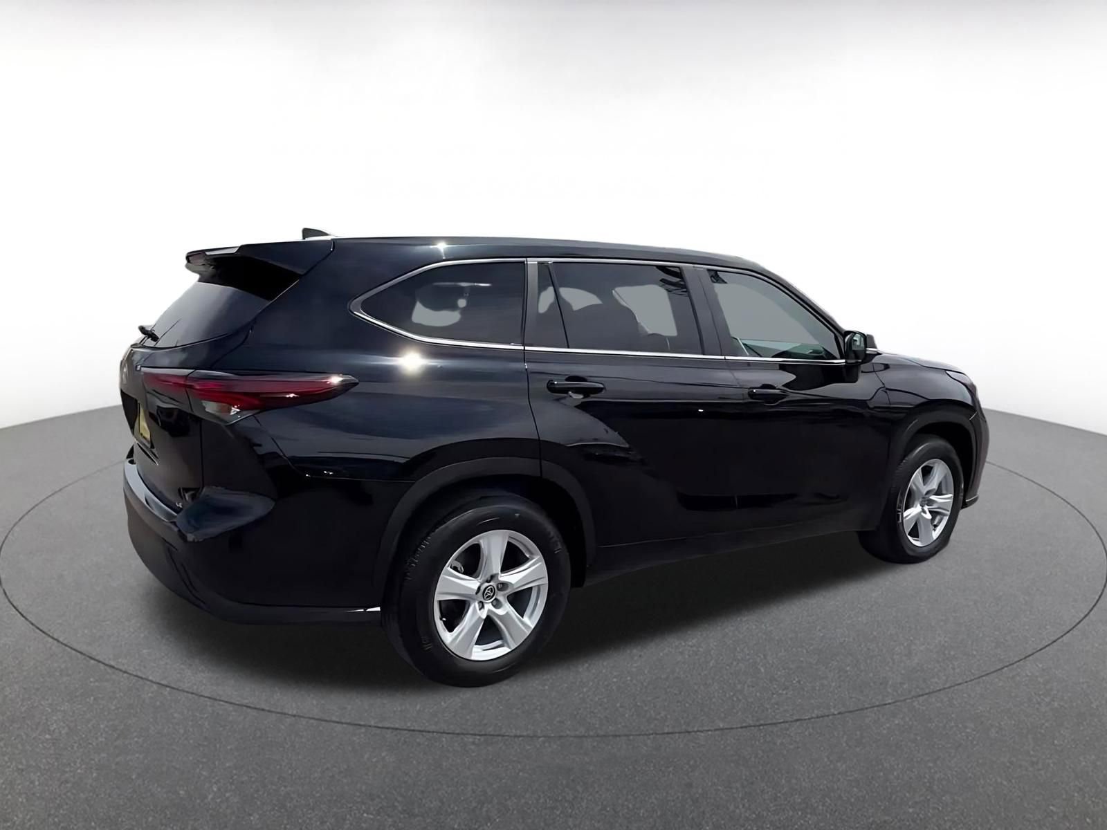 Thumbnail: 2025 Toyota Highlander - 15