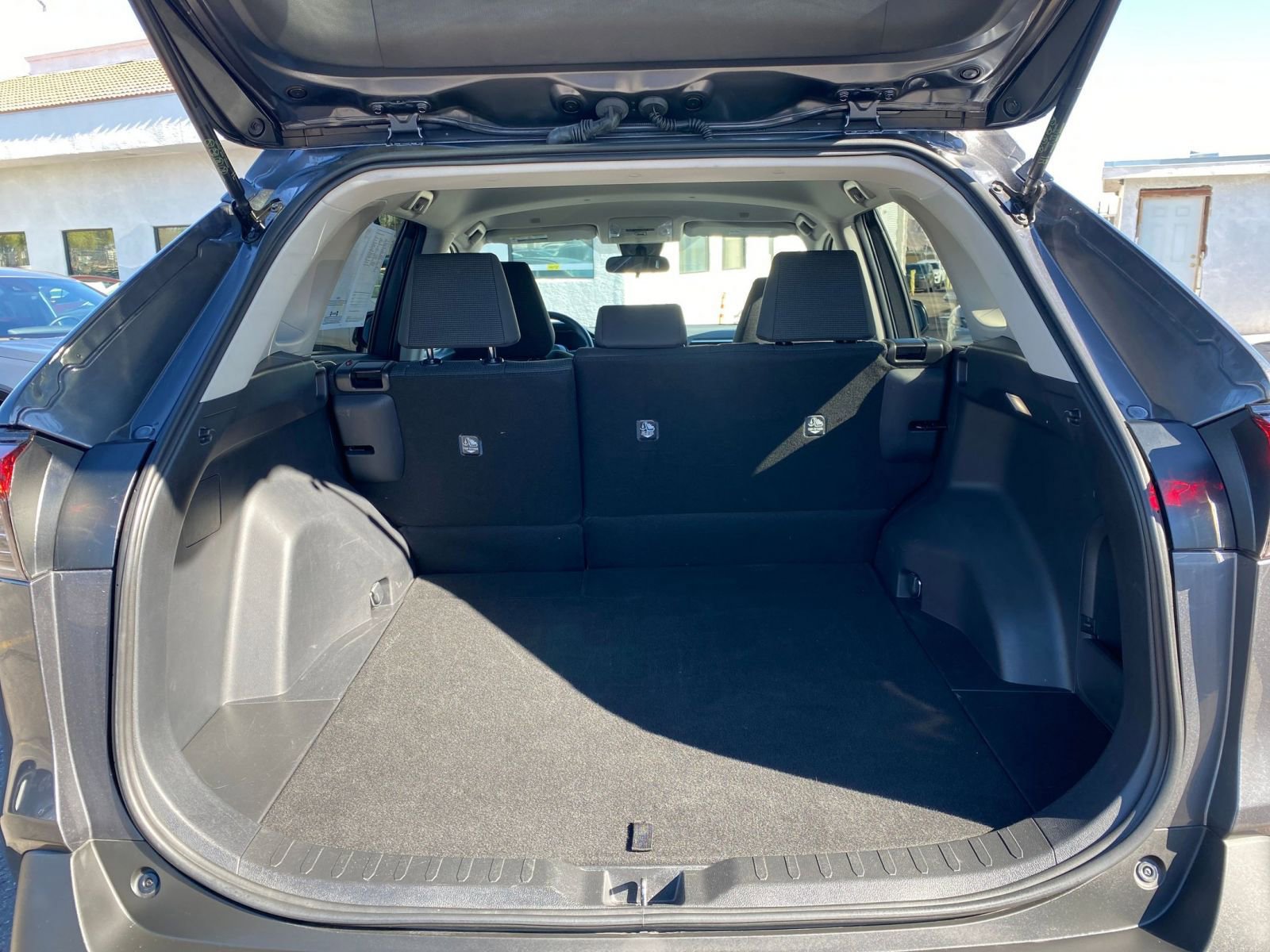 Thumbnail: 2025 Toyota RAV4 - 31