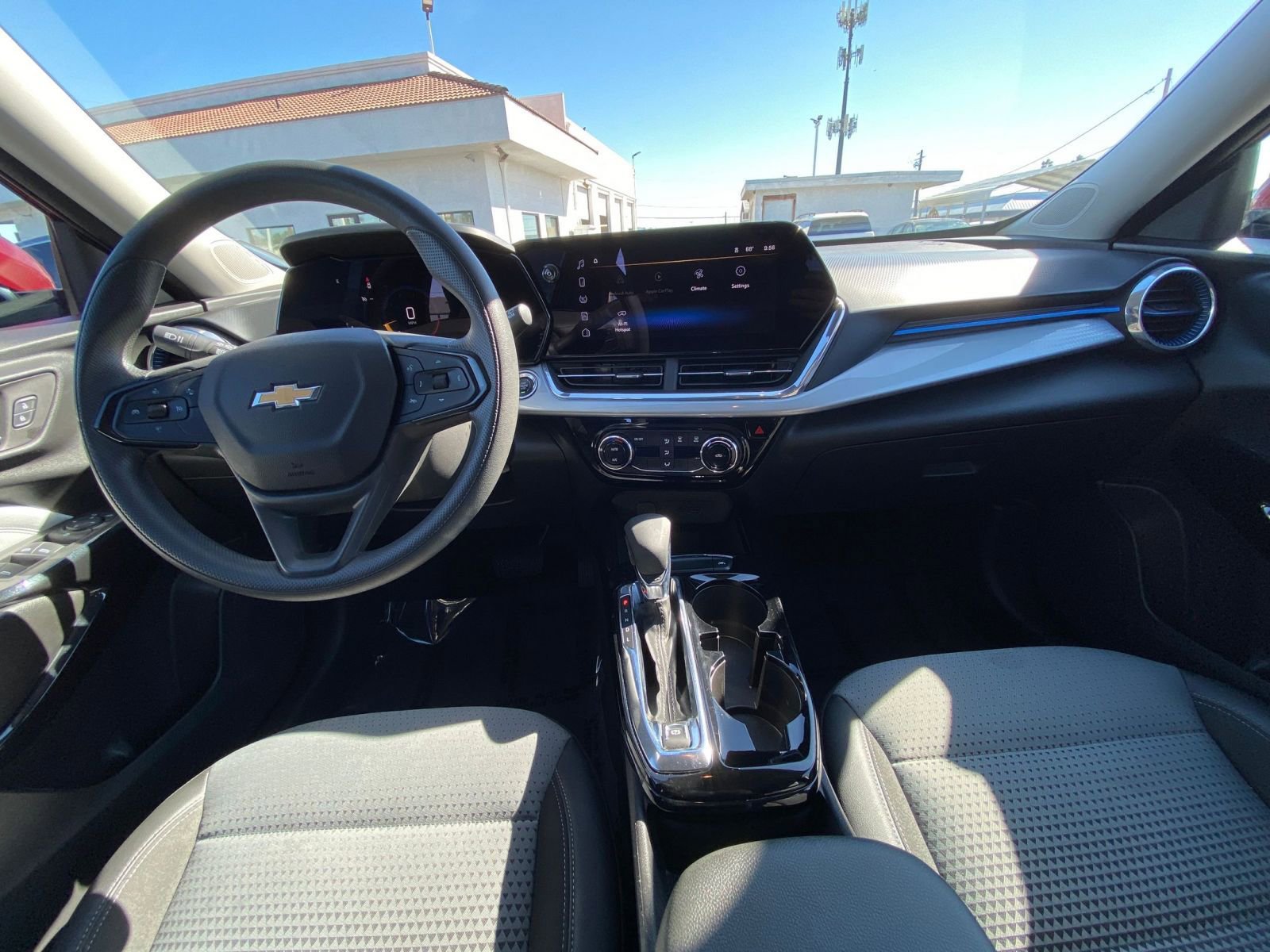 Thumbnail: 2025 Chevrolet Trax - 32