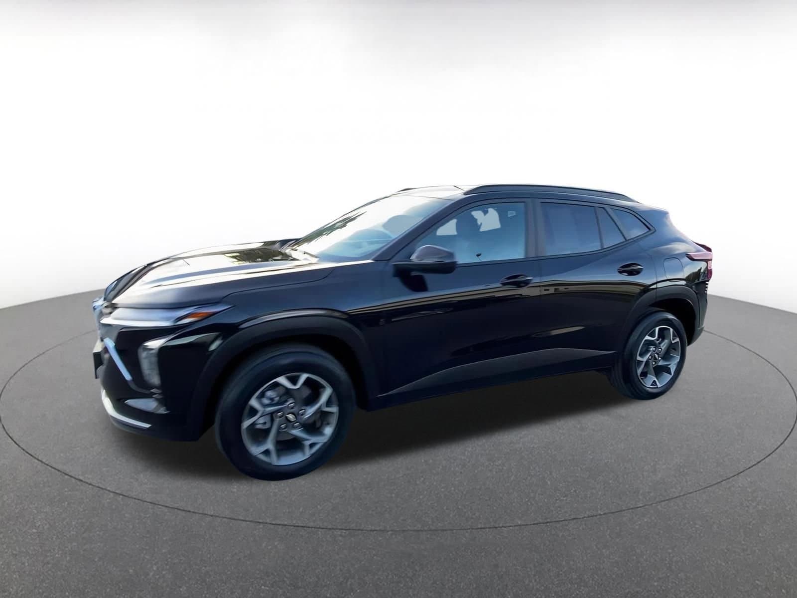 Thumbnail: 2025 Chevrolet Trax - 8