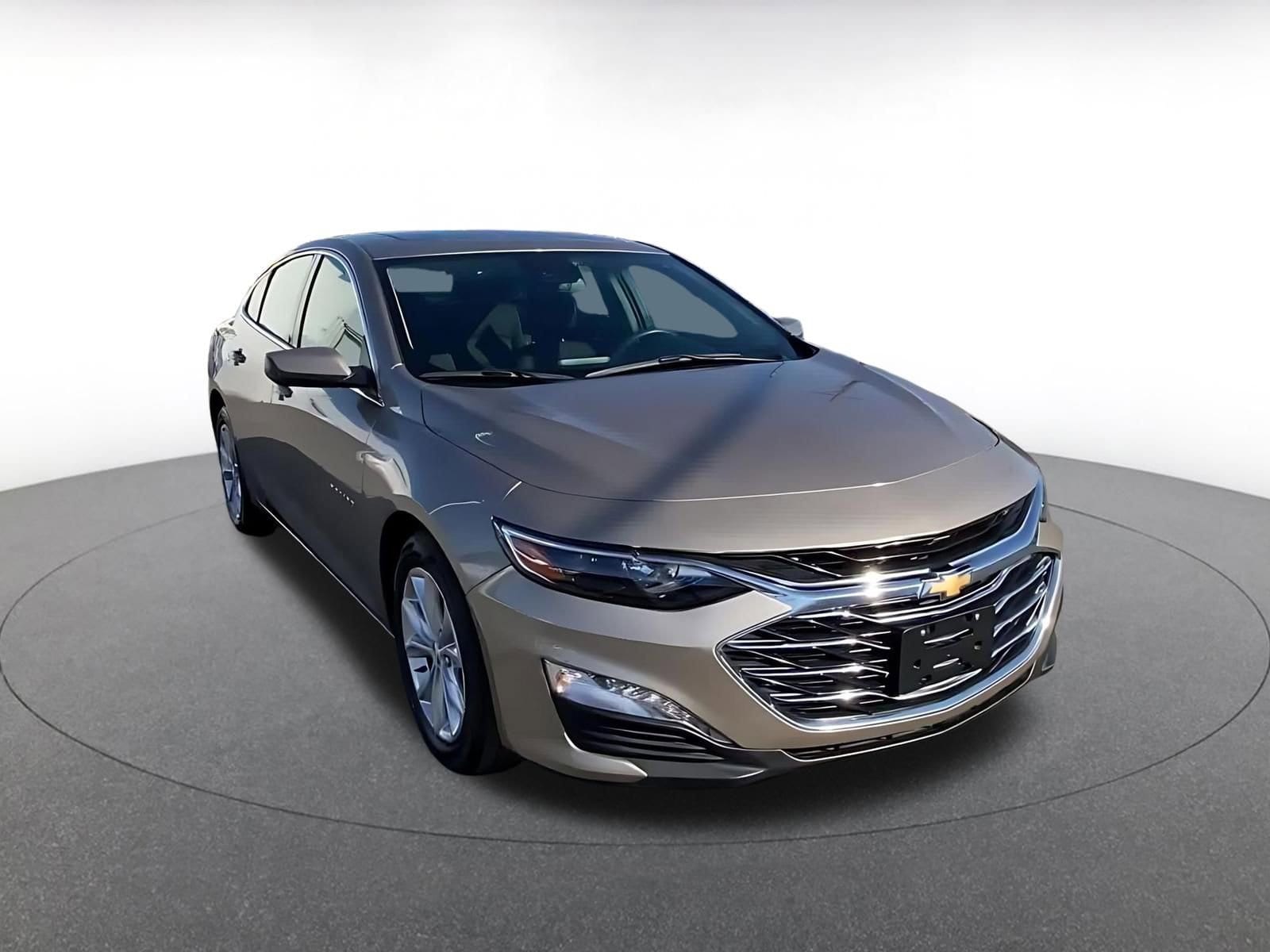 Thumbnail: 2024 Chevrolet Malibu - 3