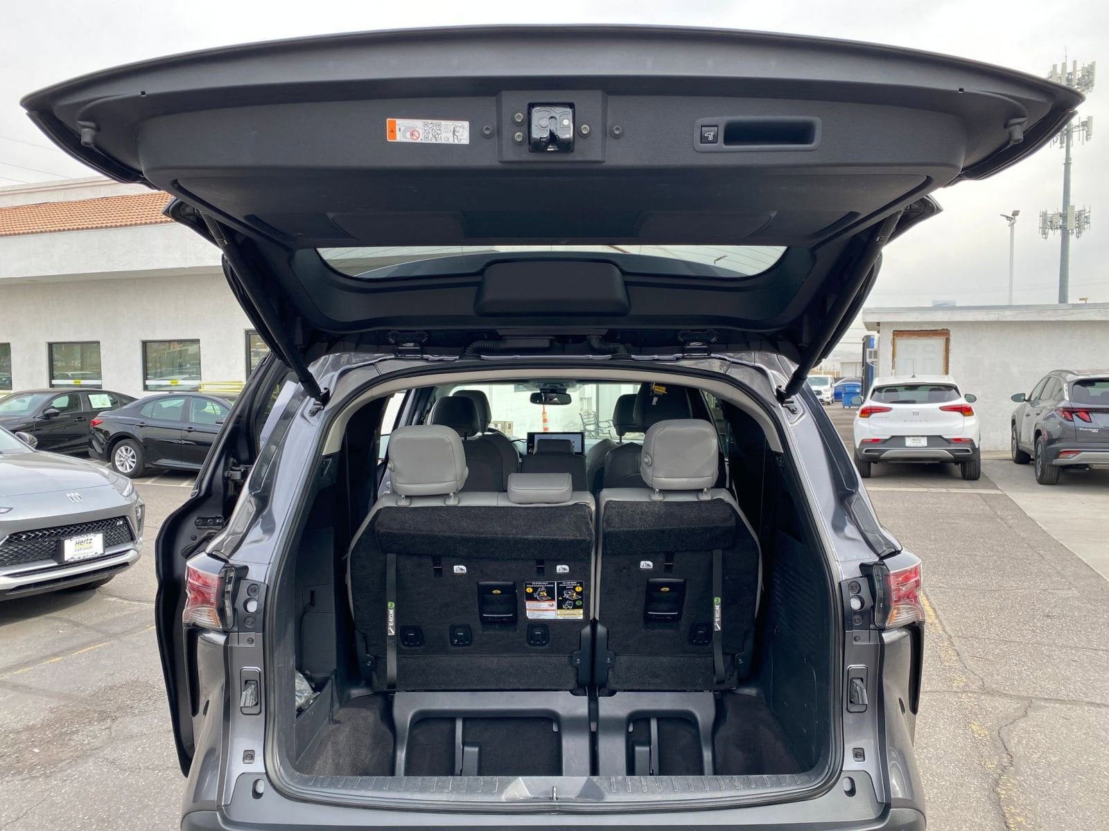 Thumbnail: 2025 Toyota Sienna - 24