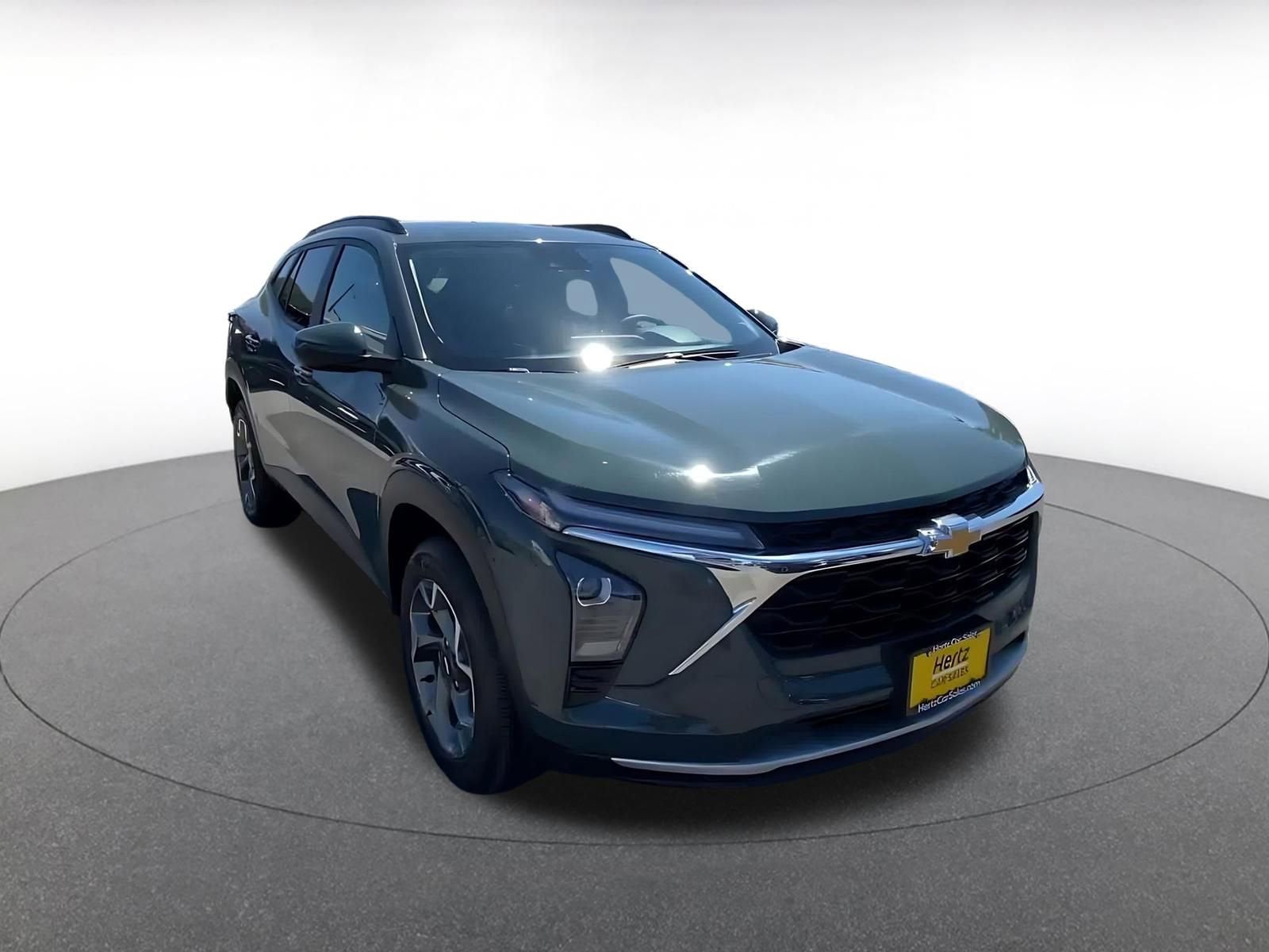 Thumbnail: 2025 Chevrolet Trax - 3