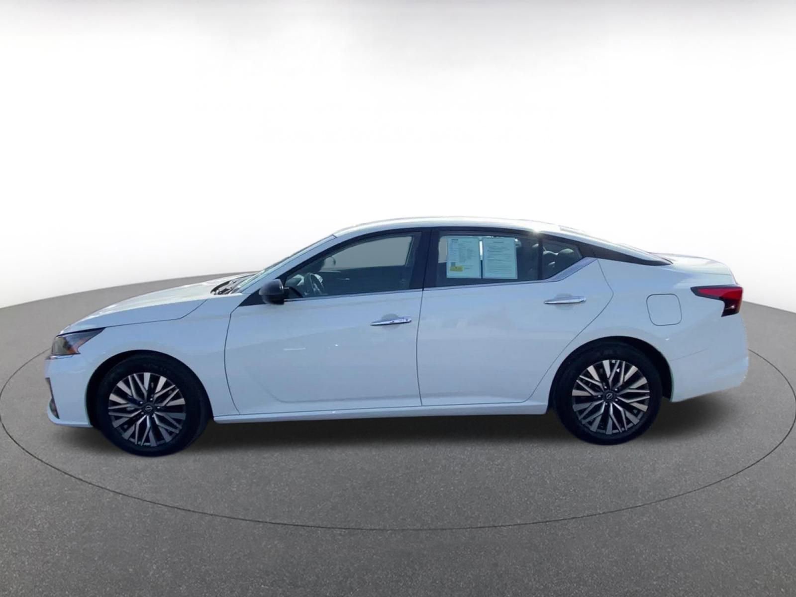 Thumbnail: 2025 Nissan Altima - 9