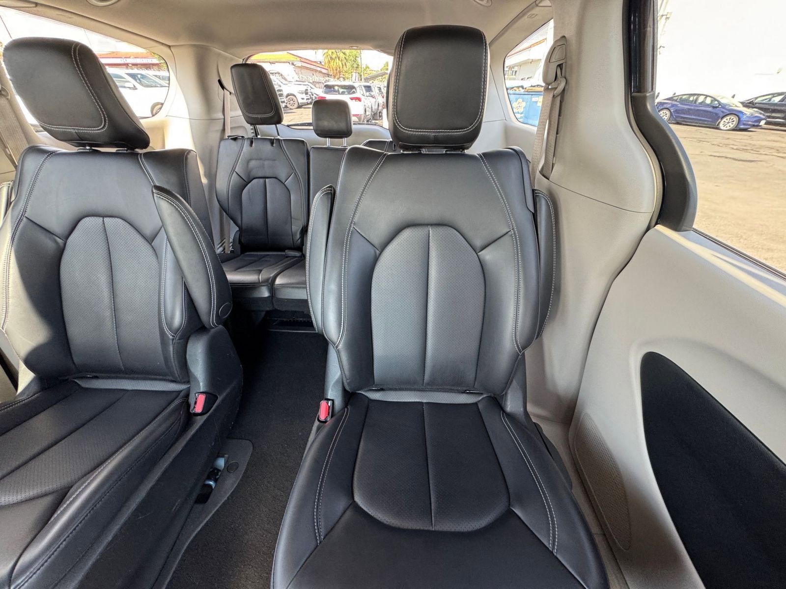 Thumbnail: 2023 Chrysler Pacifica - 31