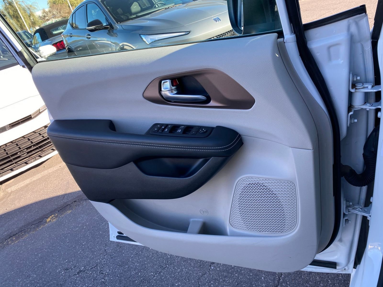 Thumbnail: 2024 Chrysler Voyager - 21