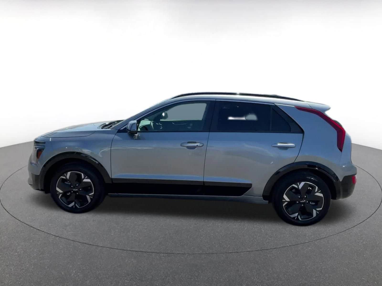 Thumbnail: 2023 Kia Niro - 9